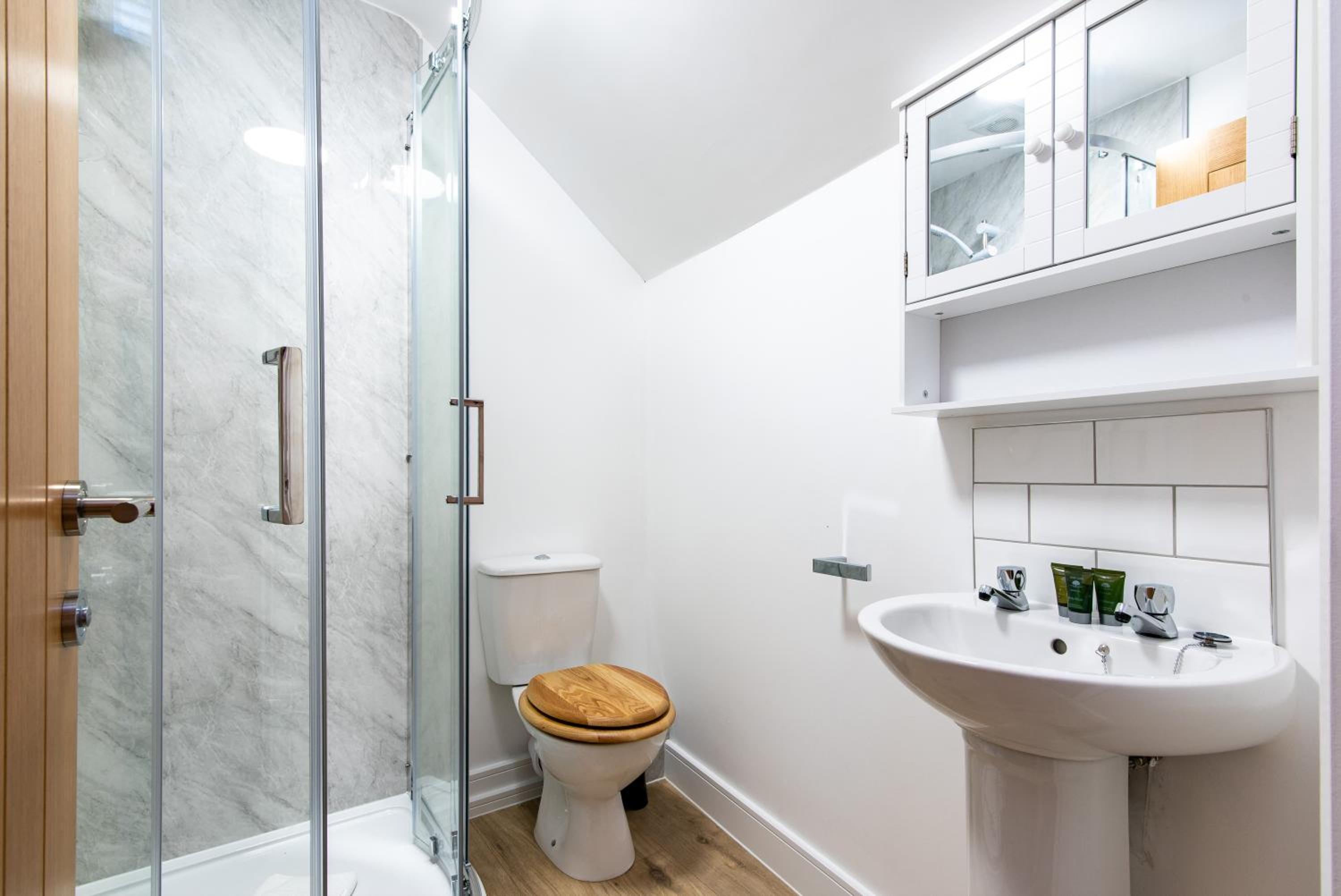 Newark Apartments: Ideal for Contractors with Parking view 3