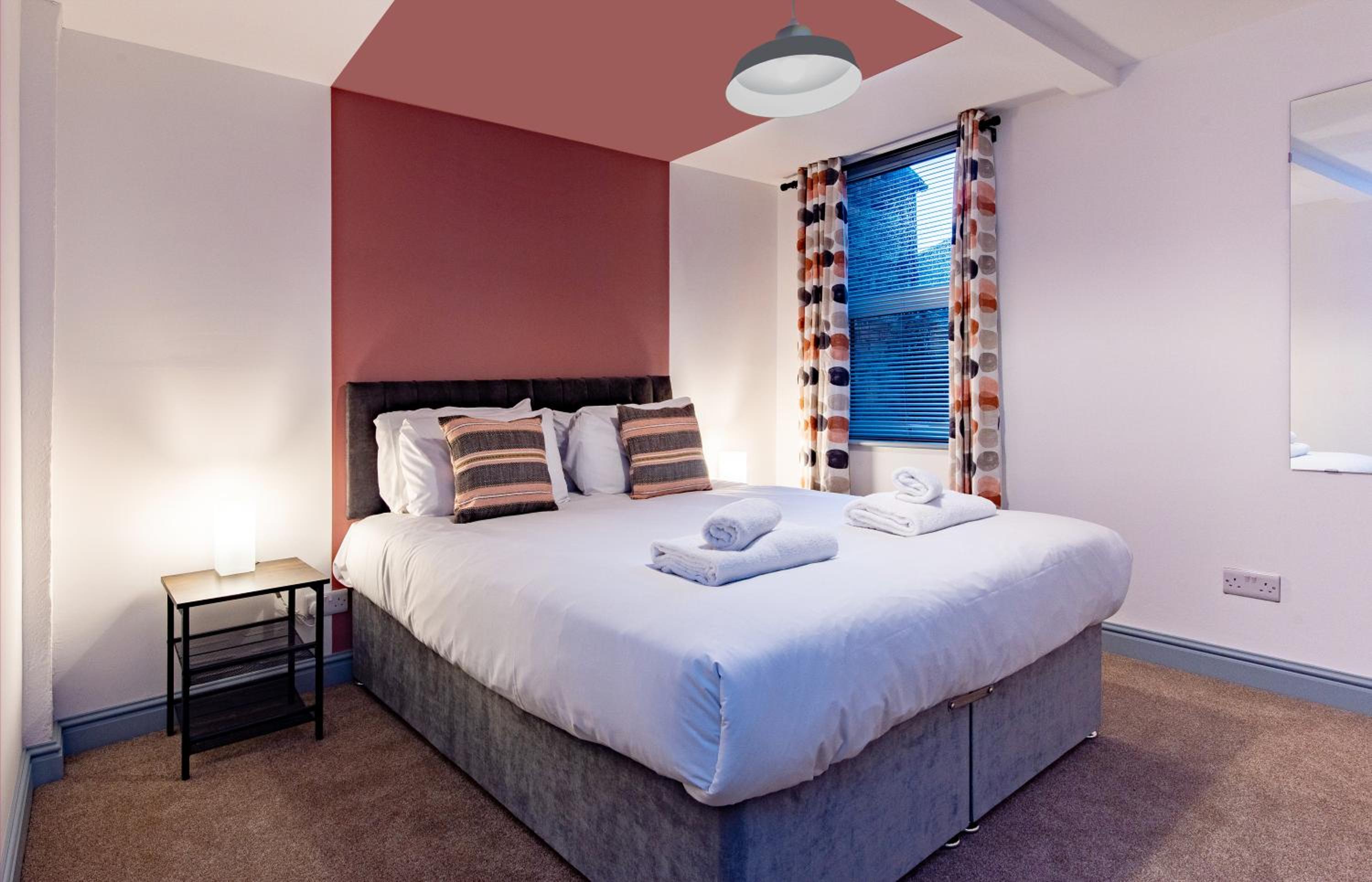 Newark Apartments: Ideal for Contractors with Parking view 2