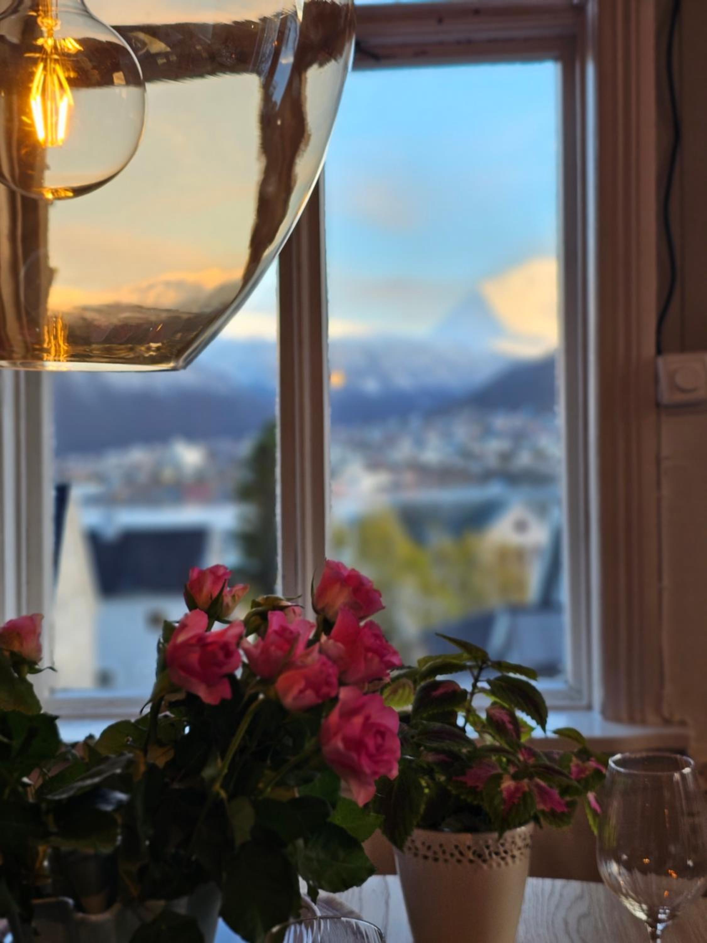 Lovely city center apartment with amazing views and free parking!