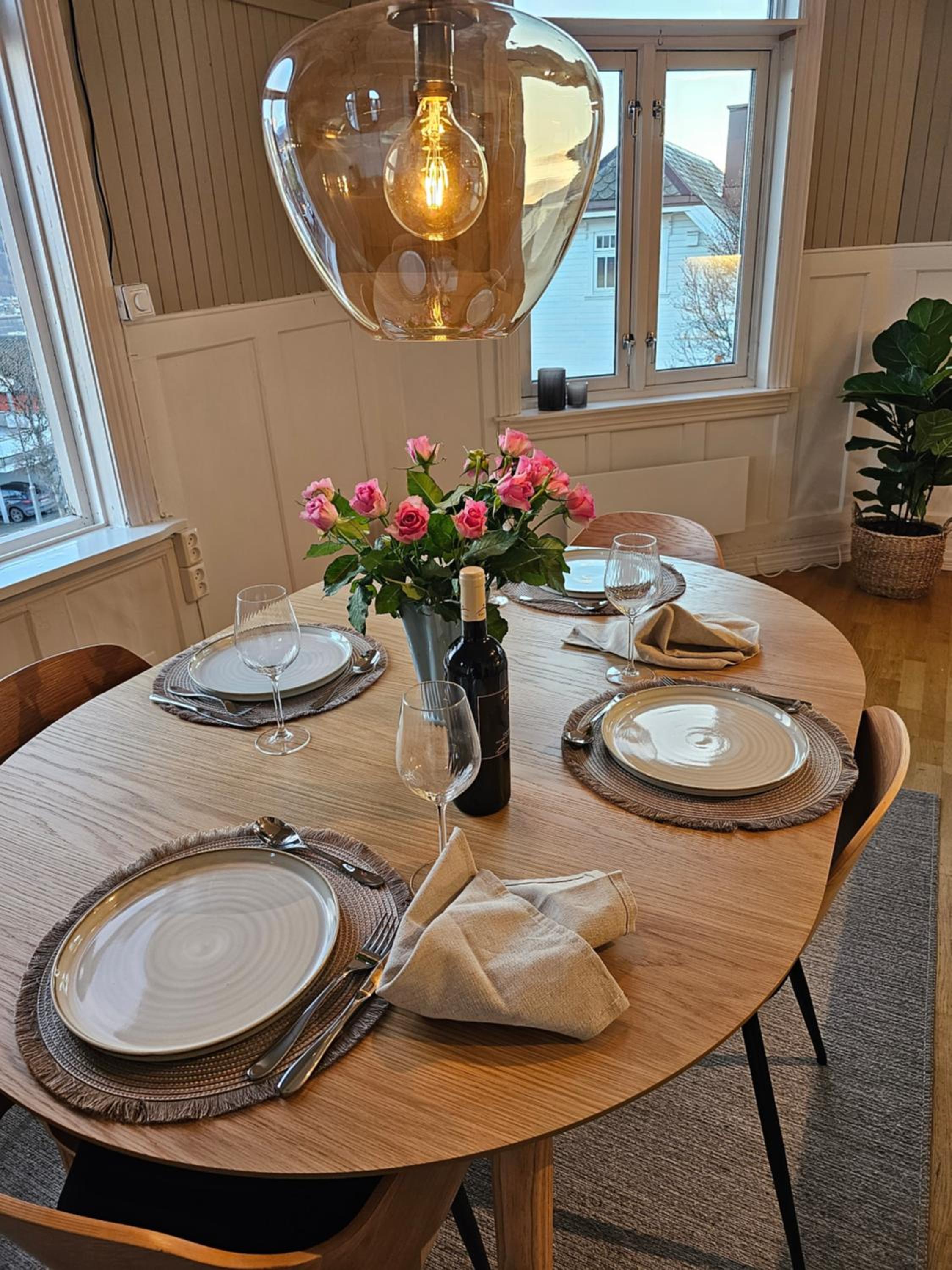 Lovely city center apartment with amazing views and free parking!