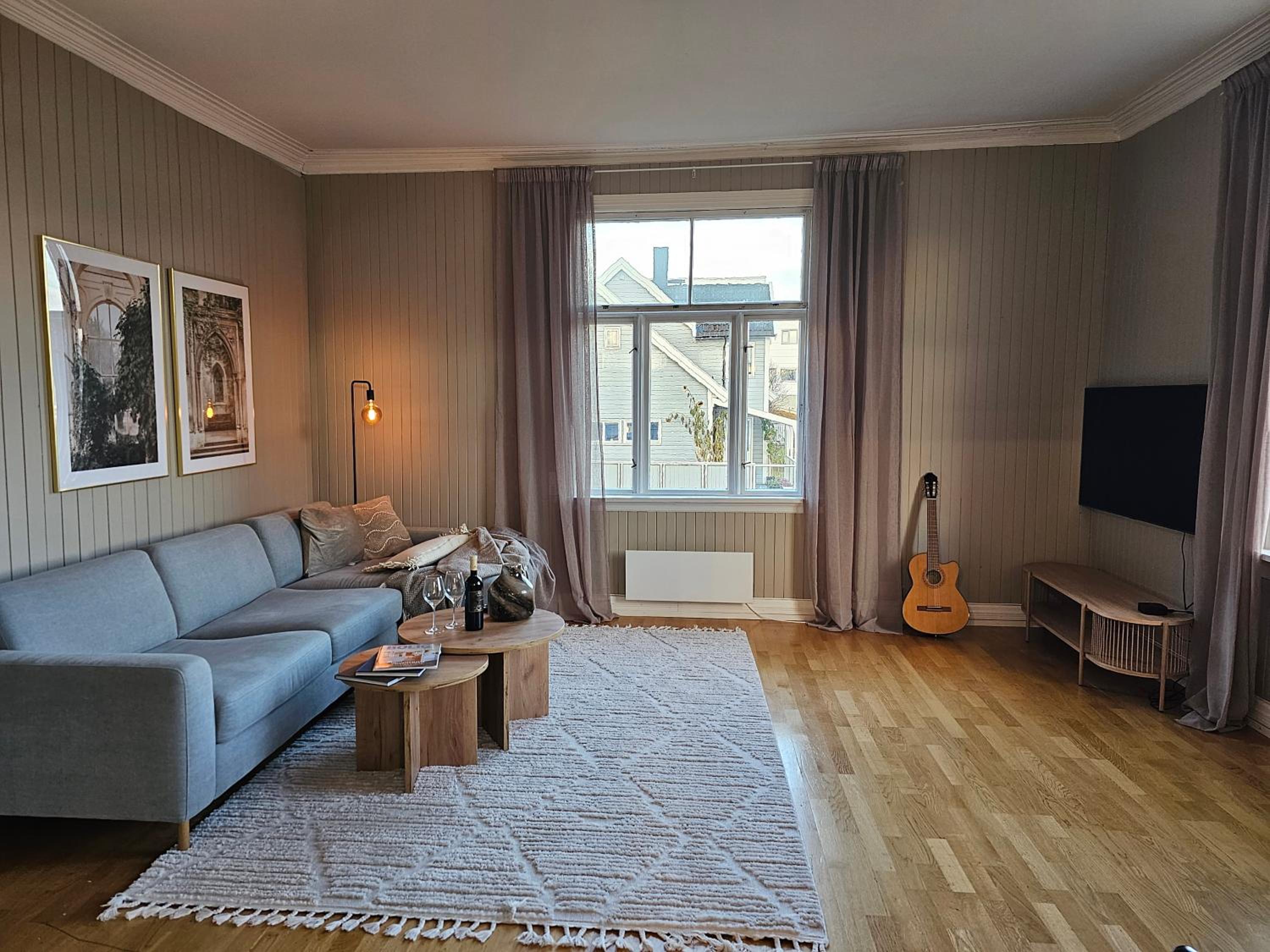 Lovely city center apartment with amazing views and free parking!