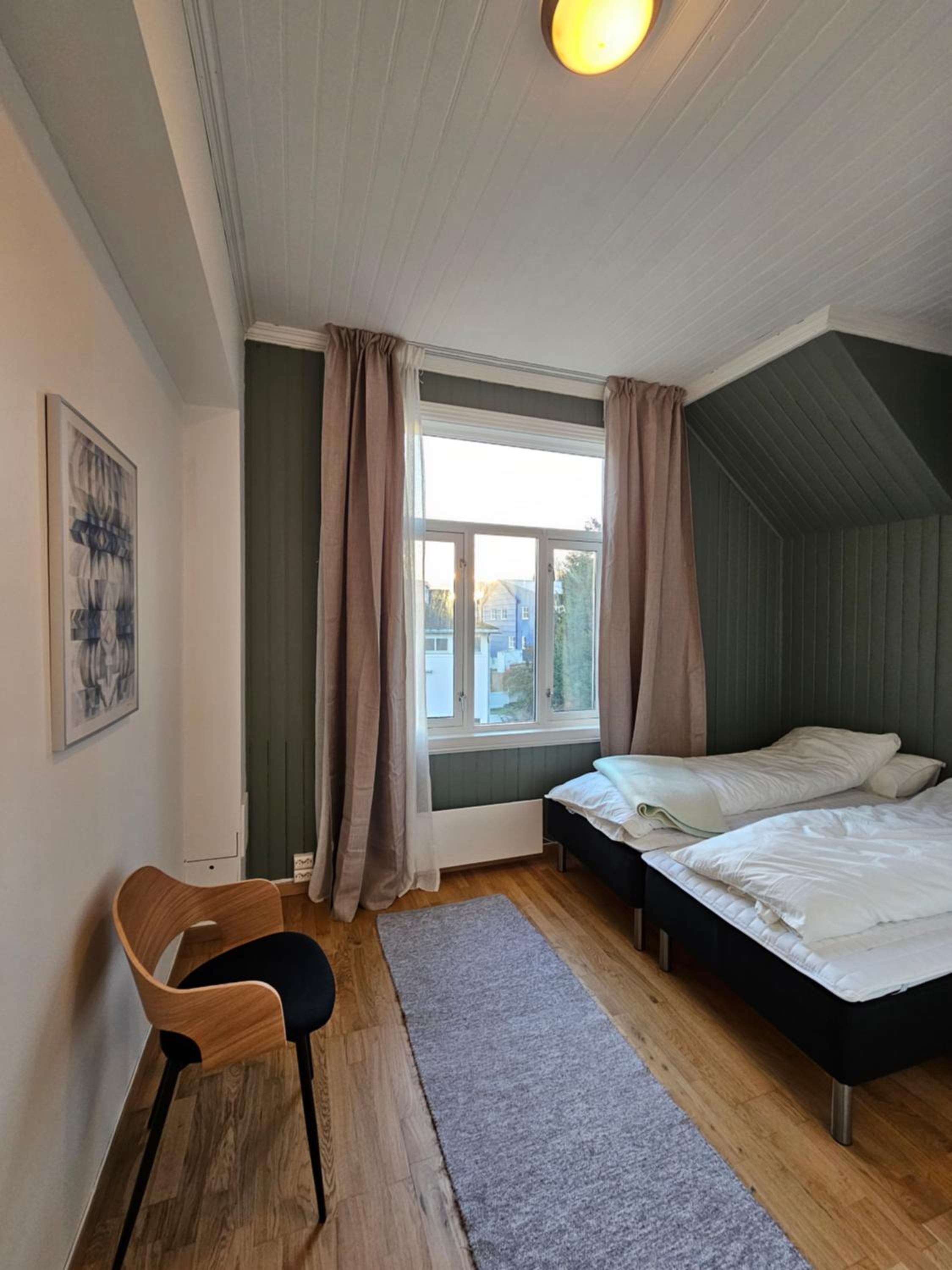 Lovely city center apartment with amazing views and free parking!