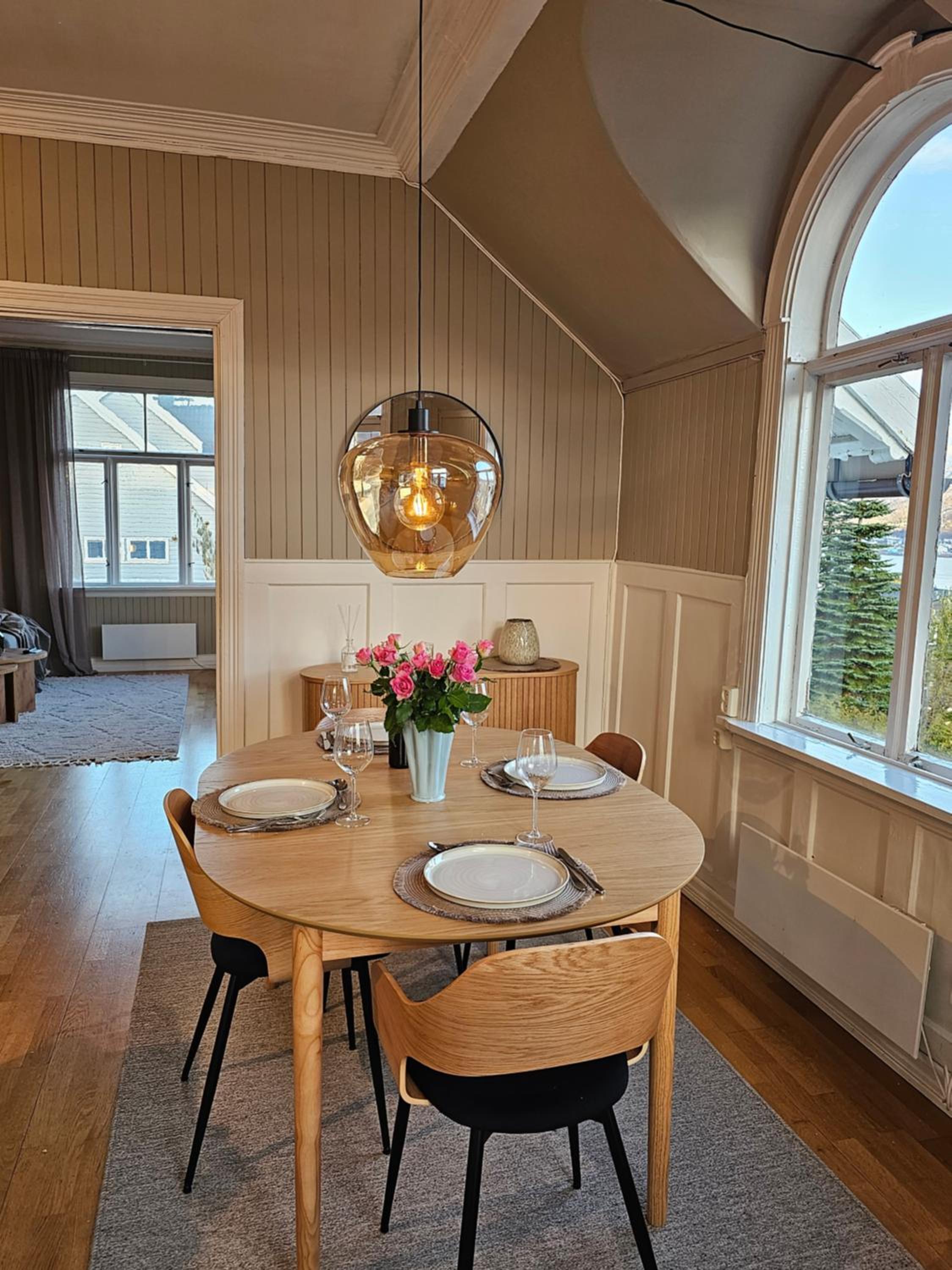 Lovely city center apartment with amazing views and free parking!