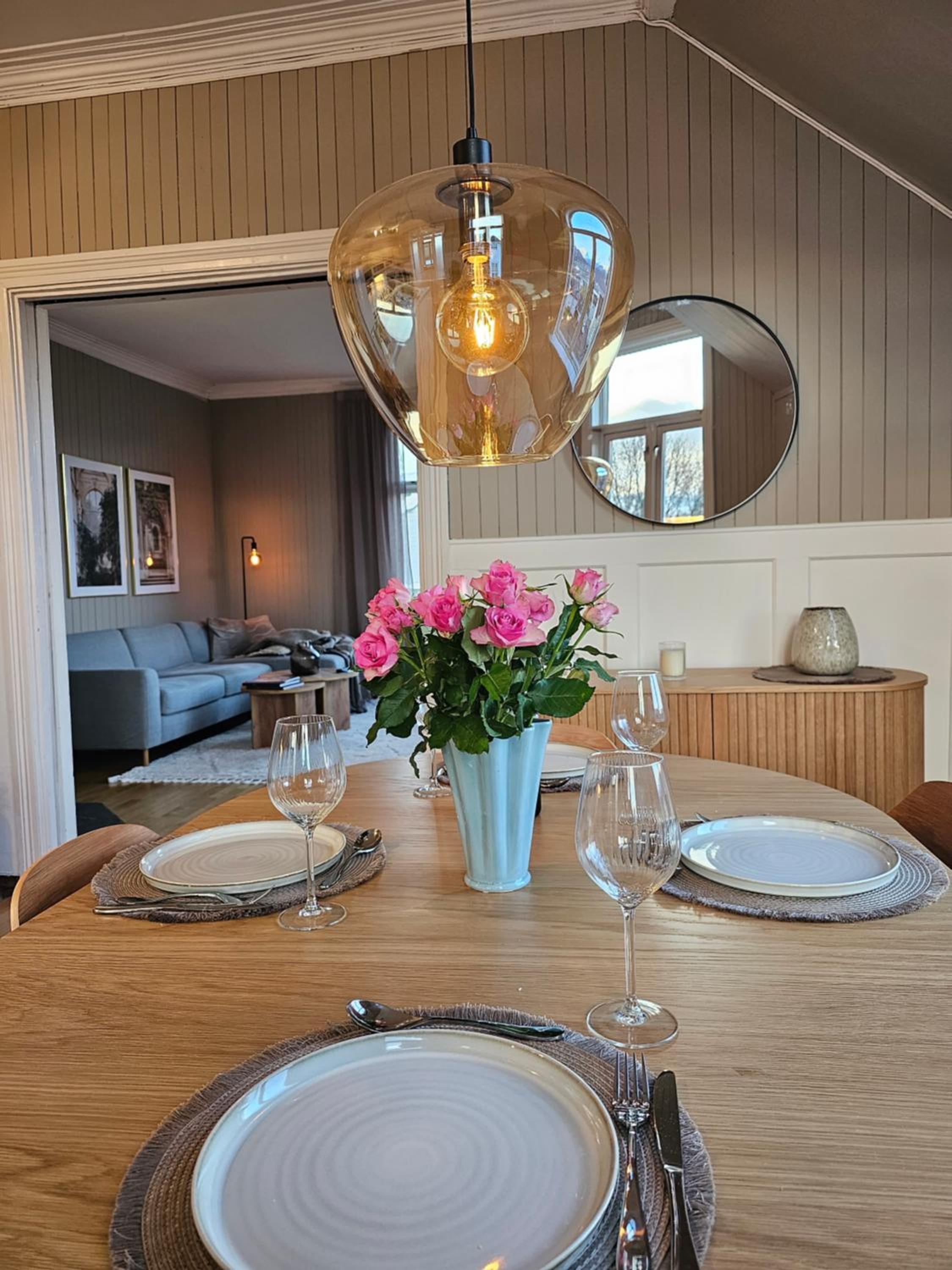 Lovely city center apartment with amazing views and free parking!