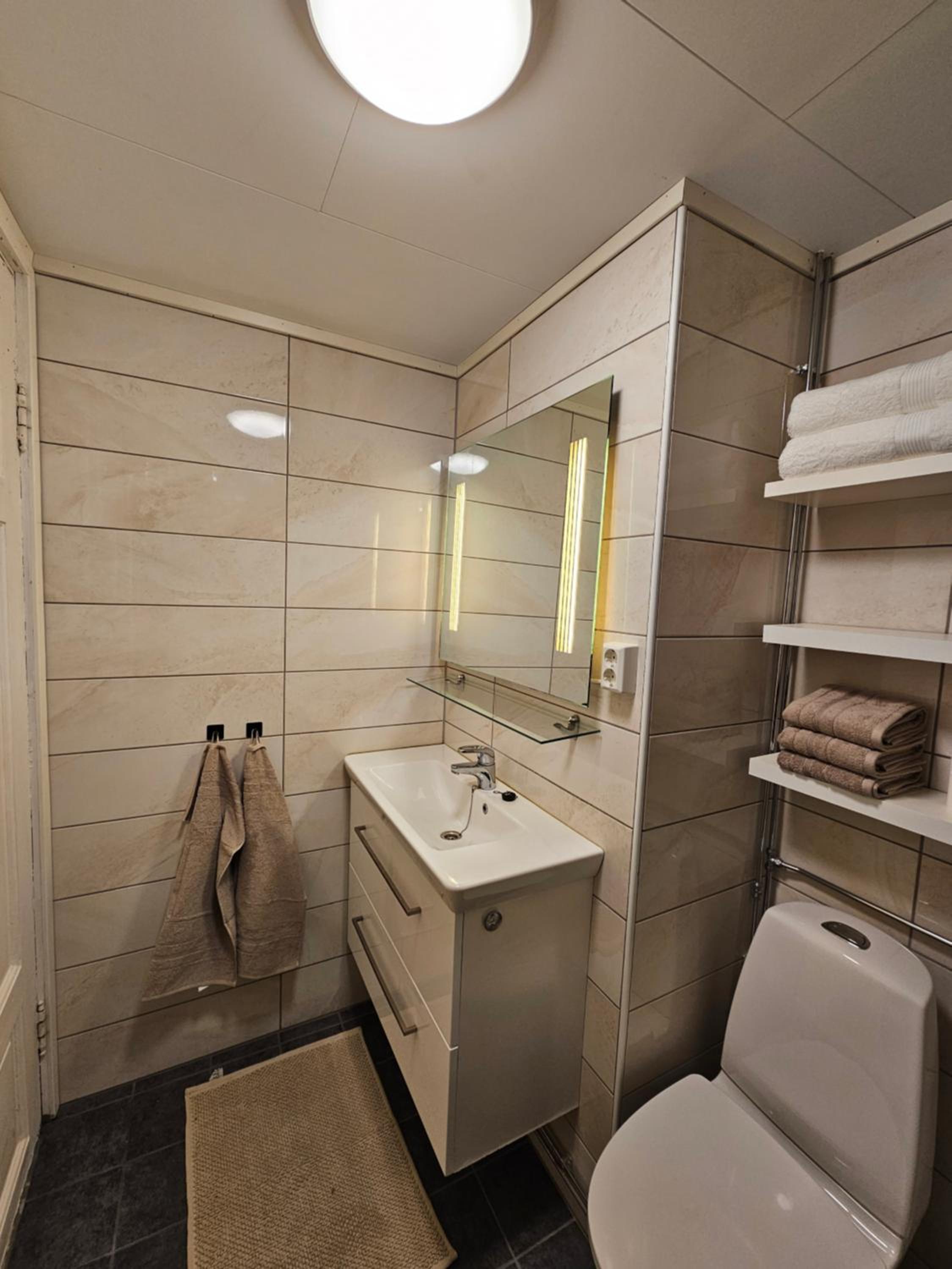 Lovely city center apartment with amazing views and free parking!