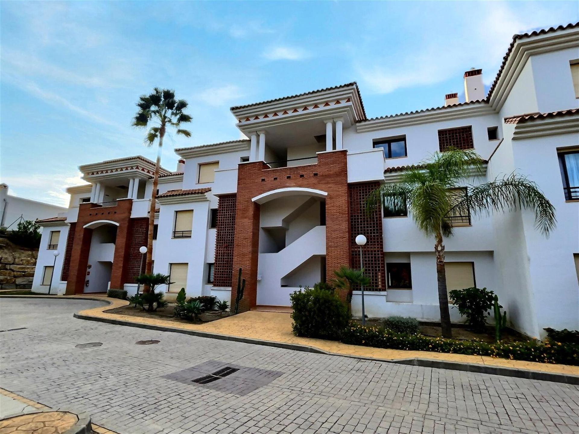 Spectacular 3 Bedroom Penthouse Apartment photo 2