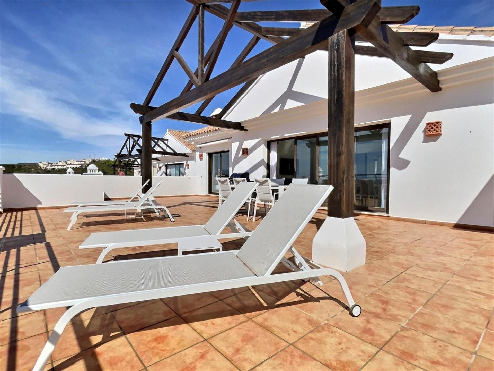 Spectacular 3 Bedroom Penthouse Apartment