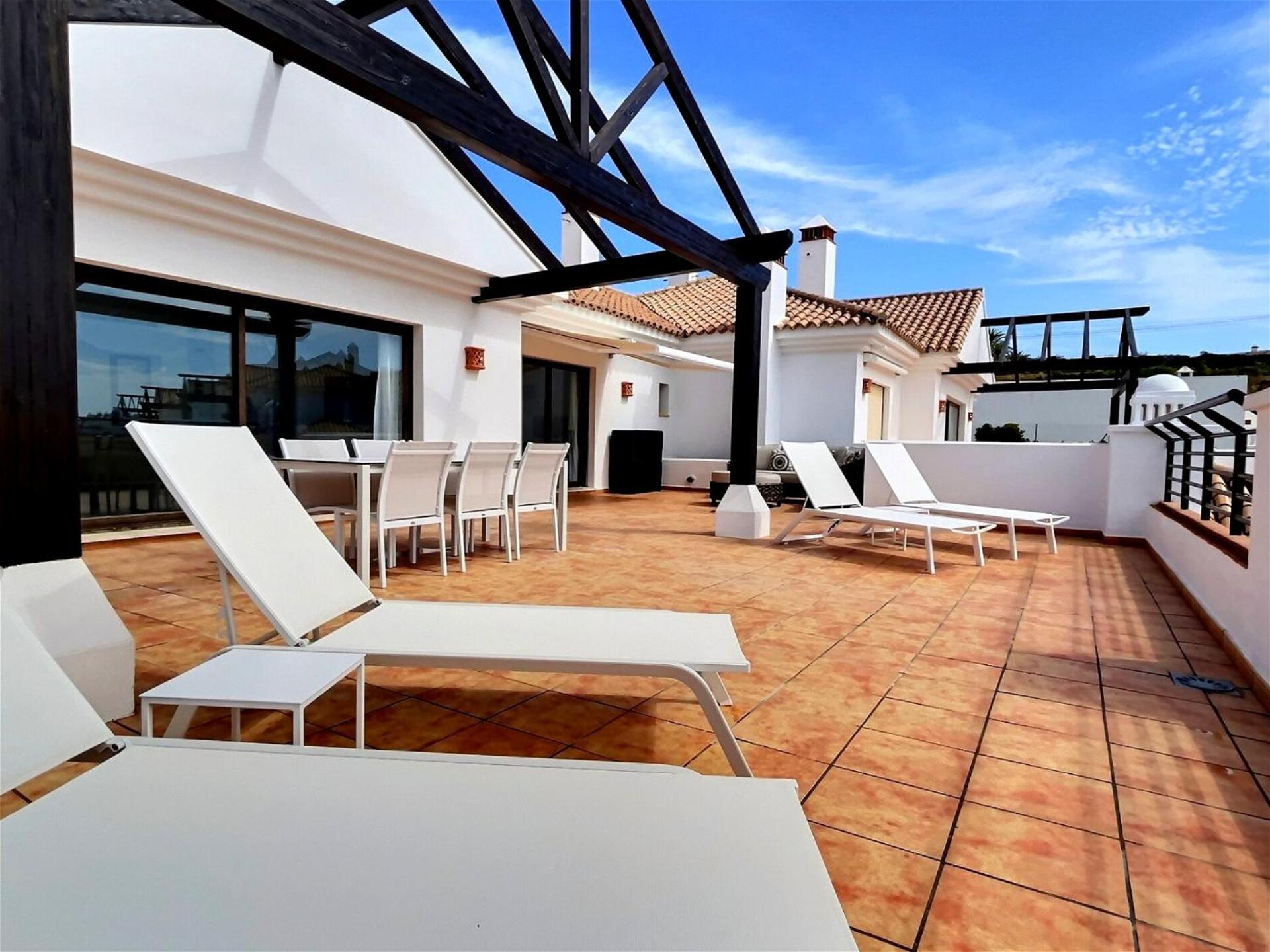 Spectacular 3 Bedroom Penthouse Apartment