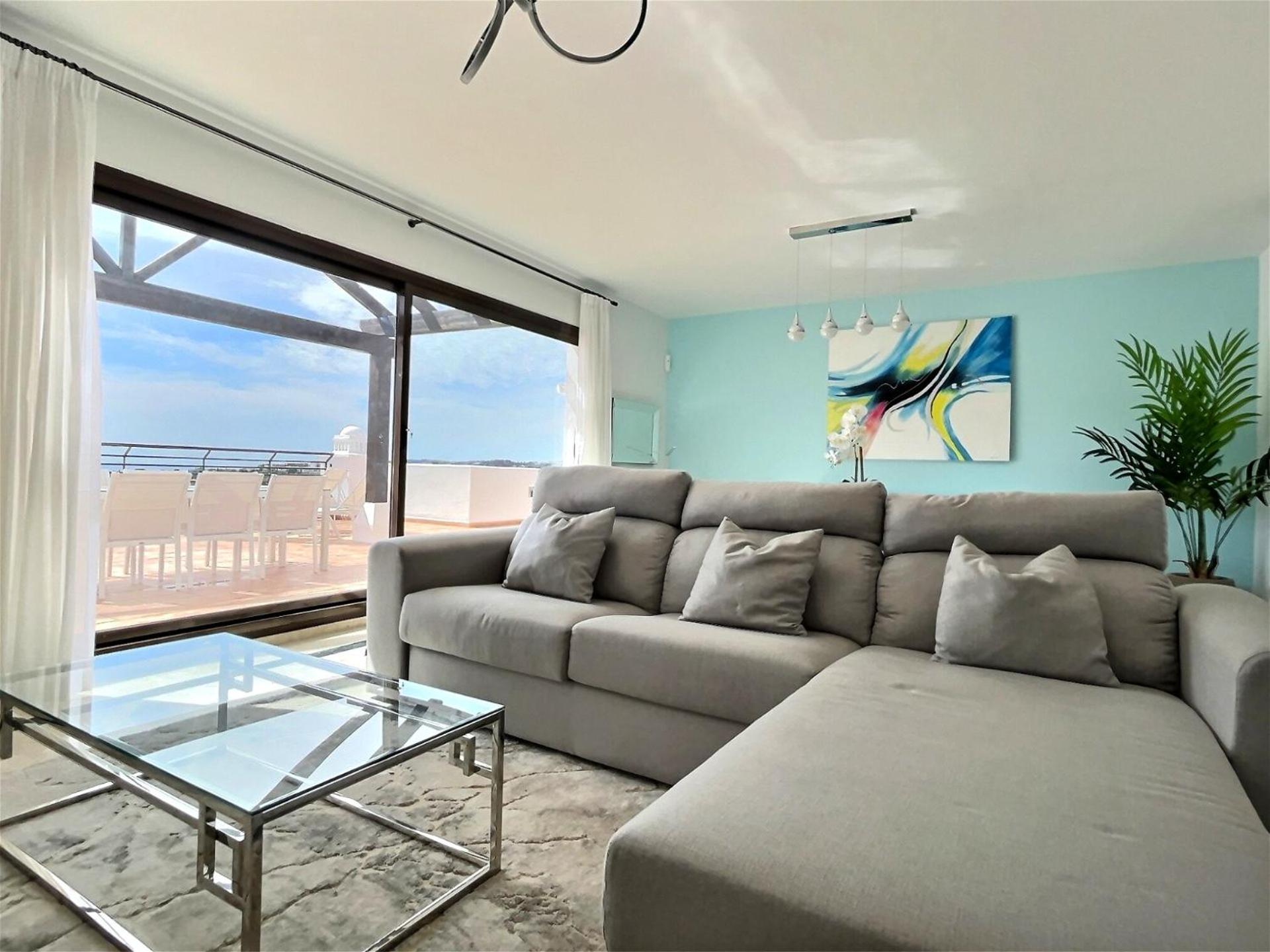 Spectacular 3 Bedroom Penthouse Apartment