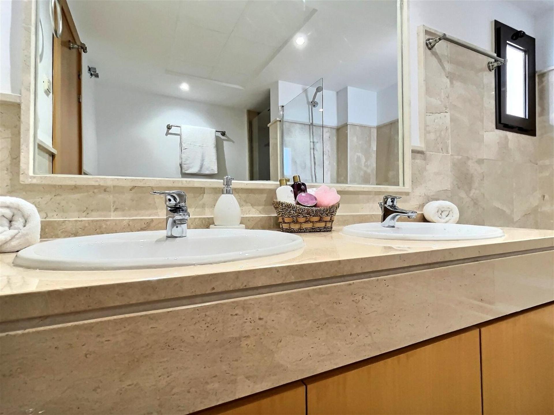 Spectacular 3 Bedroom Penthouse Apartment