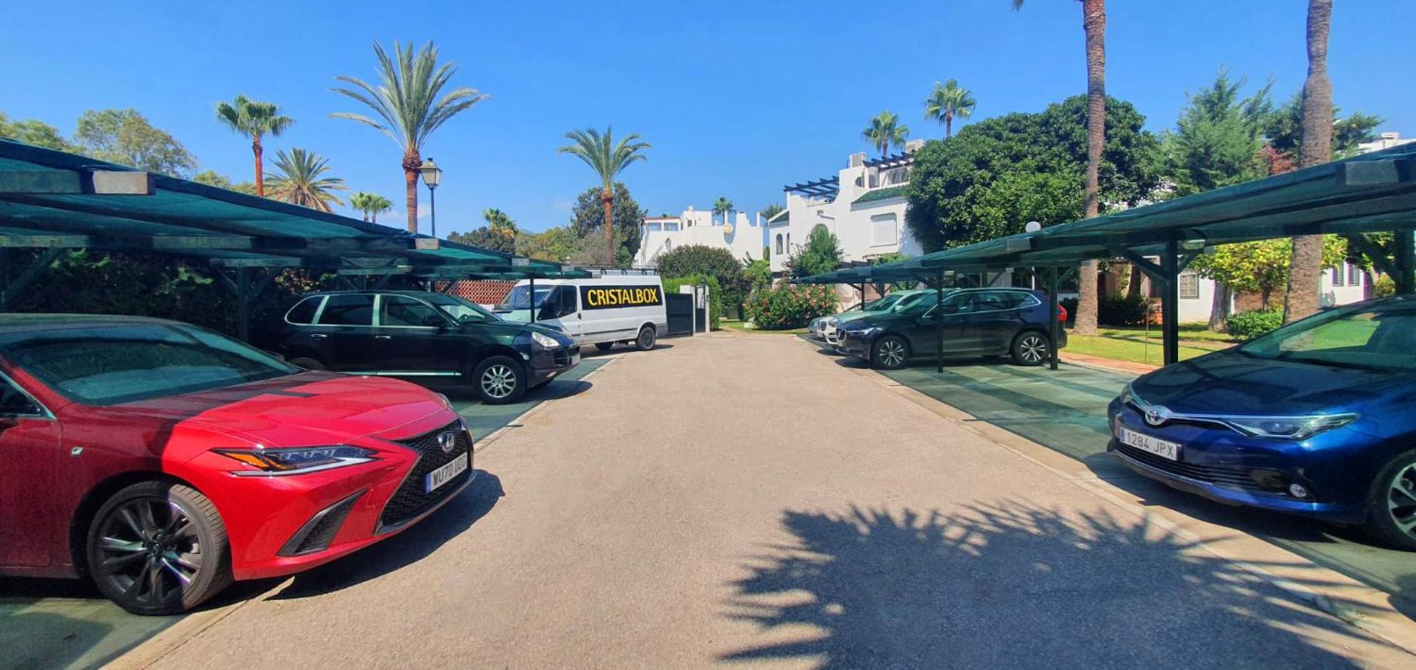 Chic Dream Home, Rooftop BBQ, 9 Pools, Golf Views view 5