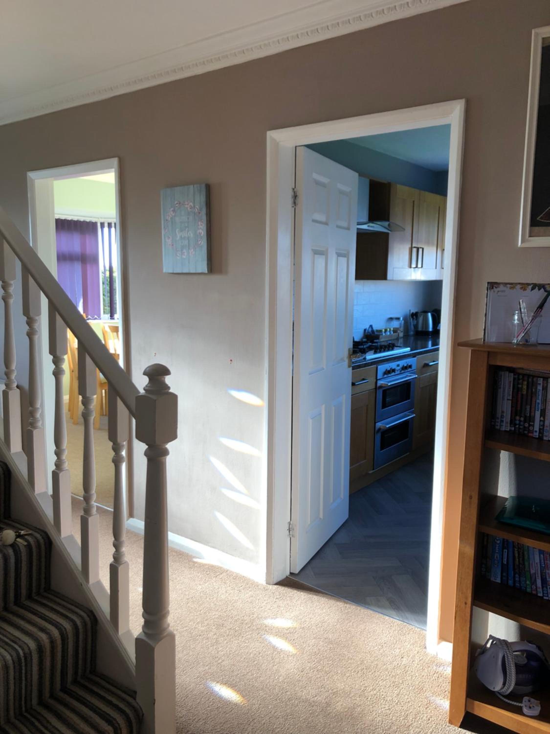 Number One - Fully Equipped Self Catering Four Bedroom House next to Dunedin, 15 mins to Spurn, 20 mins to Saltend, 12 mins to Easington view 2