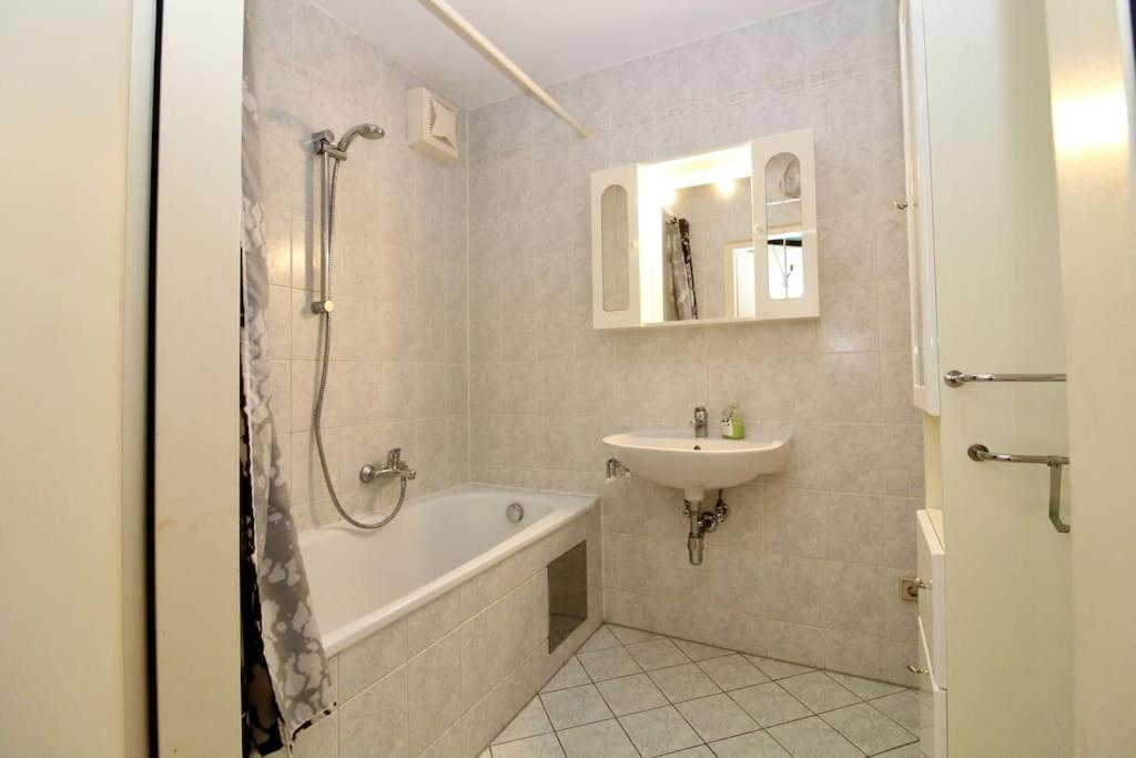Cozy Apartment FREE parking