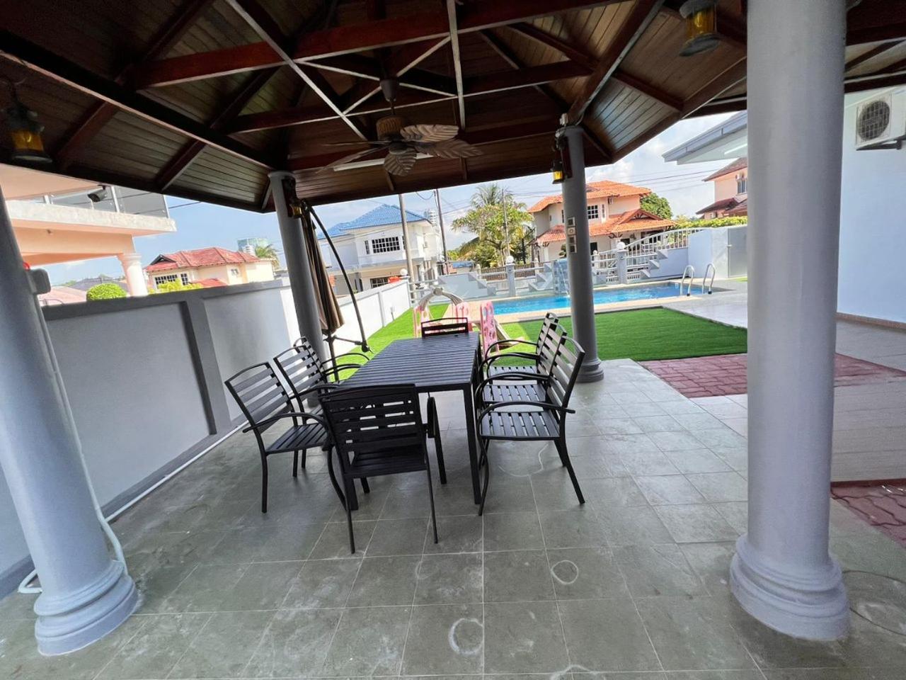 Bearbrick homestay with pool photo 8