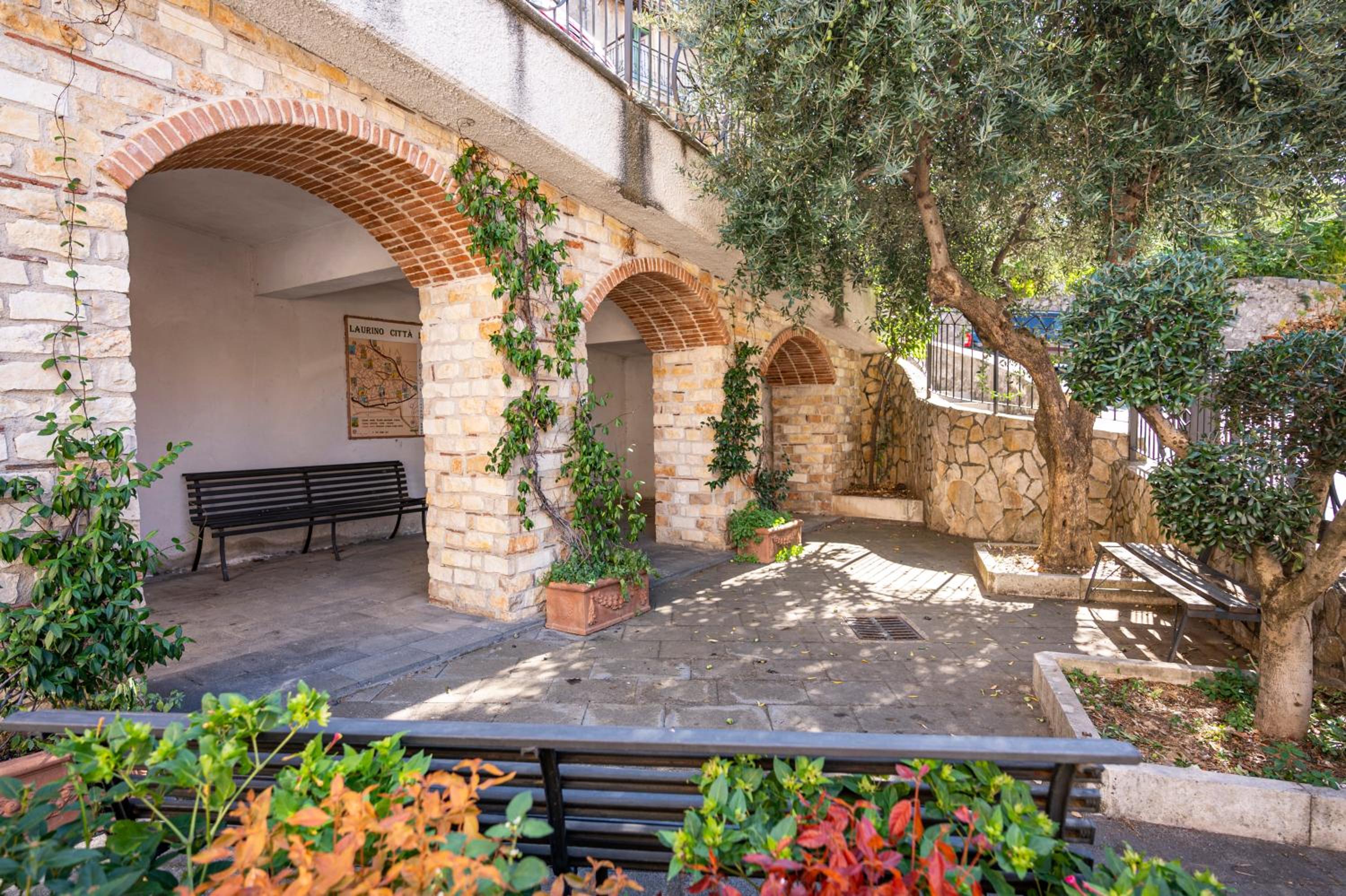 PIAZZA LAURINO Apartments