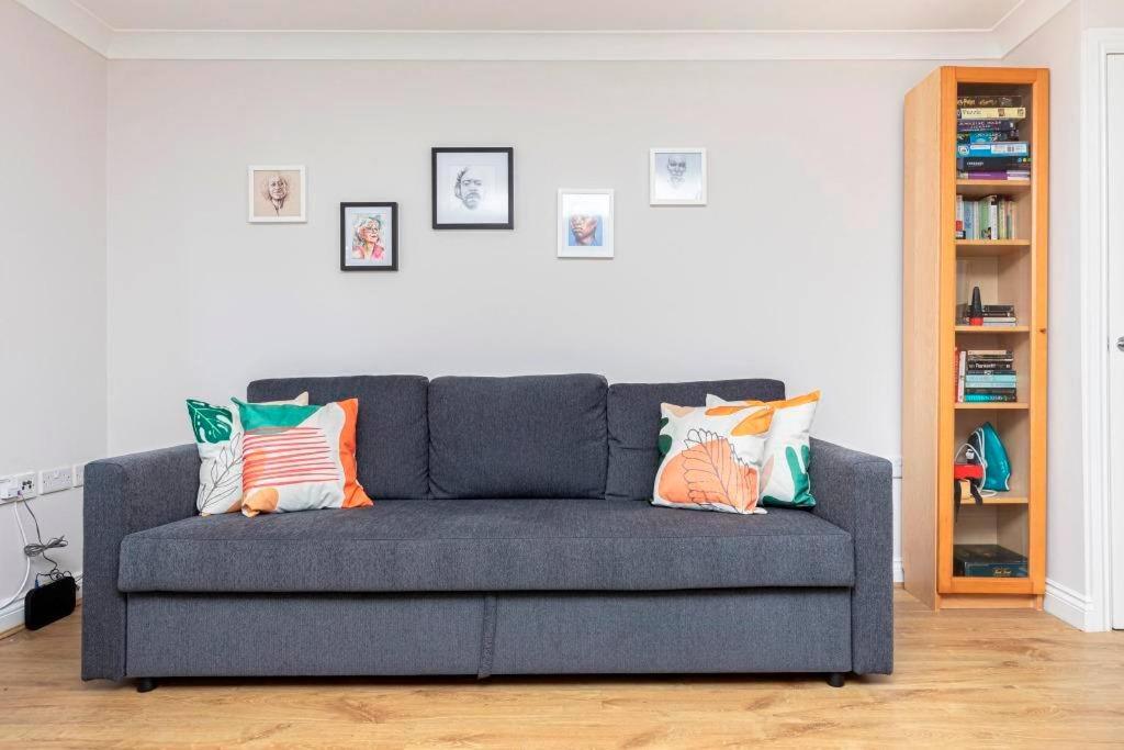 REEFSIDE by BOURNECOAST - A Delightful Holiday Apartment Just A Brief Walk to the Sandy Beaches - FM3070 view 2