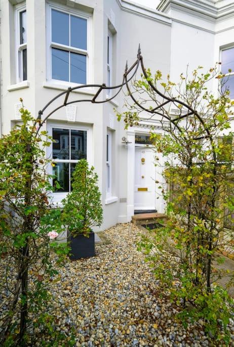 Pilots Lodge by Deal Castle with free parking