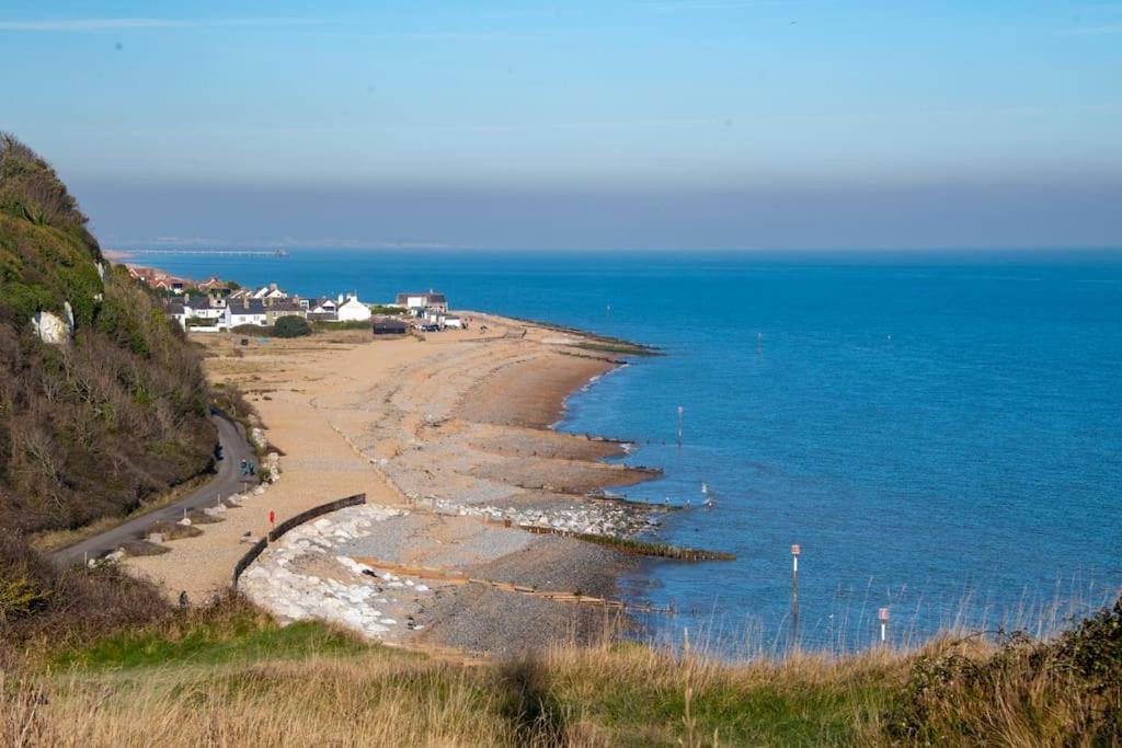 Pilots Lodge by Deal Castle with free parking