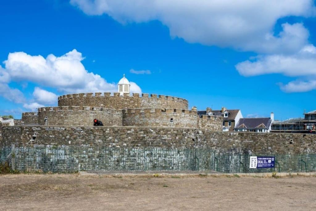 Pilots Lodge by Deal Castle with free parking