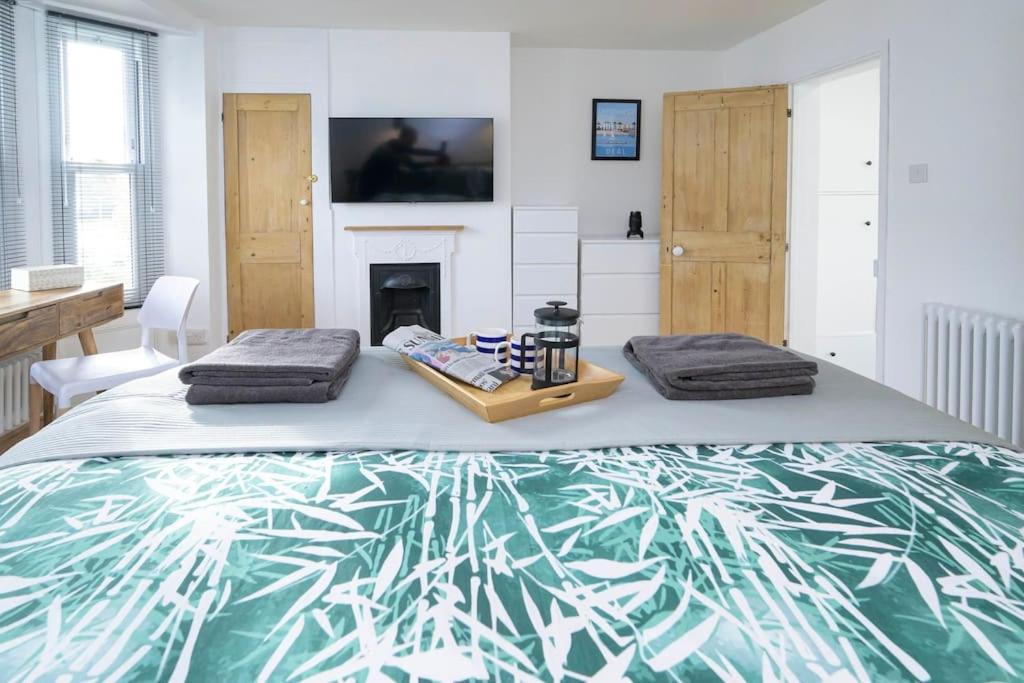 Pilots Lodge by Deal Castle with free parking