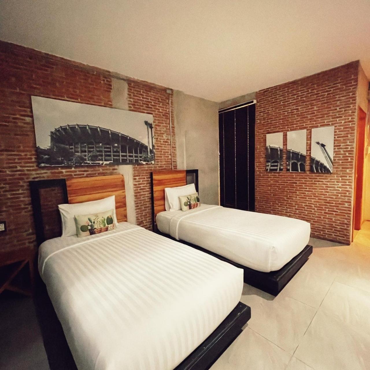 Yotaka The Hostel