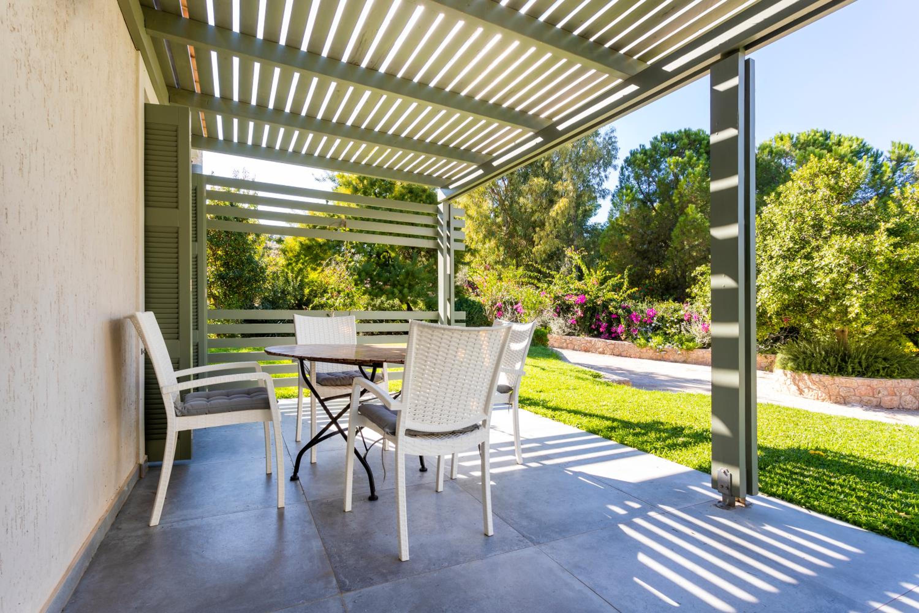 Villa Iris - Luxury traditional beachfront villa with swimming pool