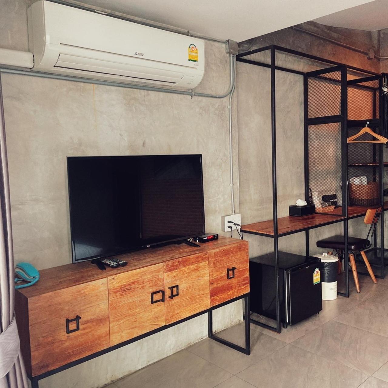 Yotaka The Hostel