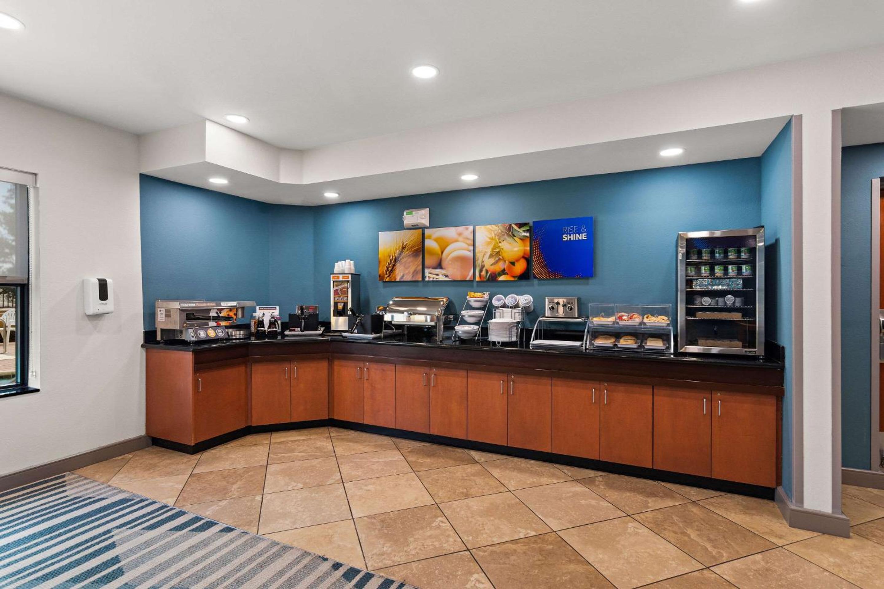 Vero Beach Vacations - Comfort Suites Vero Beach I-95 - Property Image 3