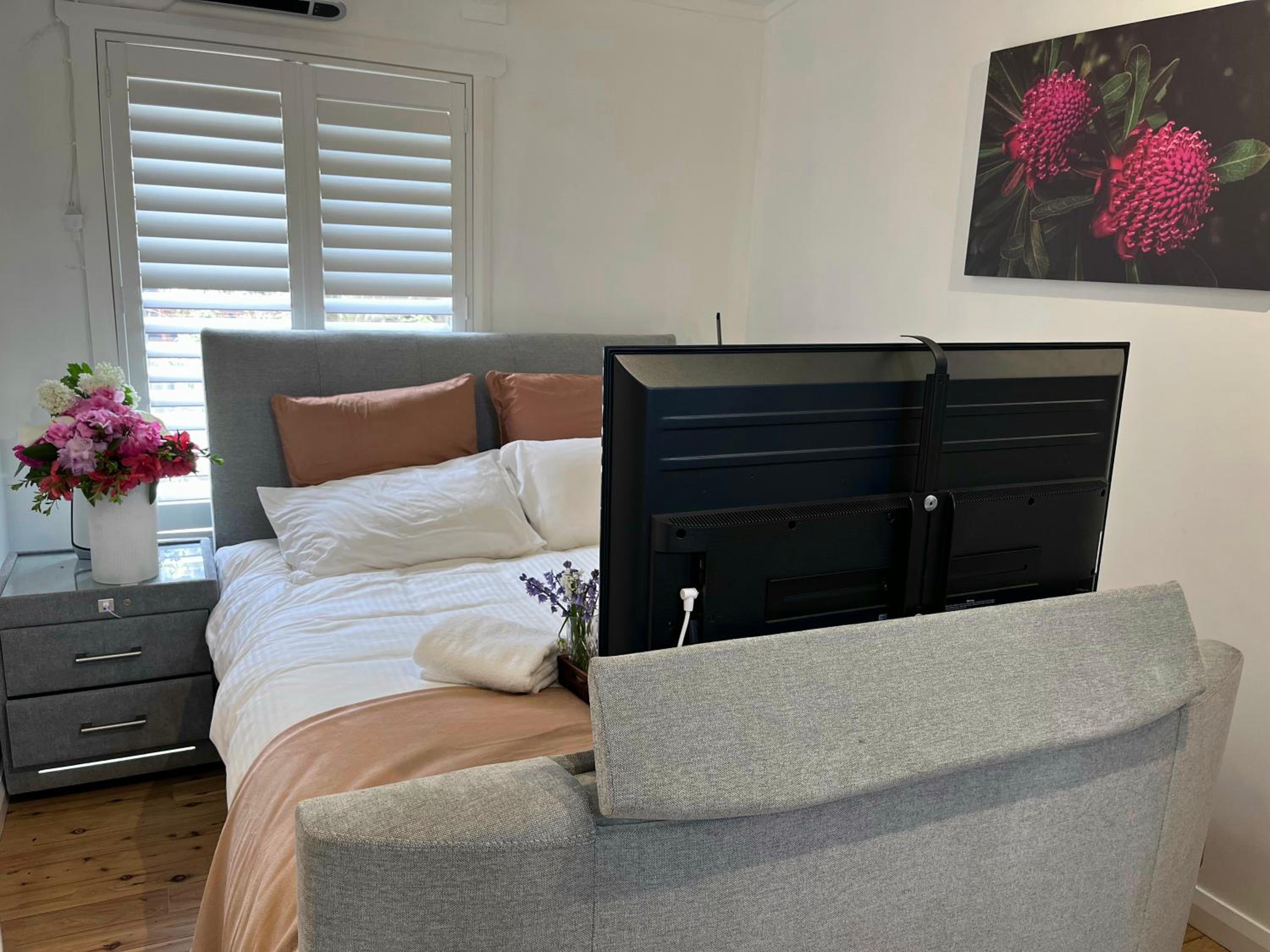 The Smart Retreat-Voice control smart house spa bath cinema