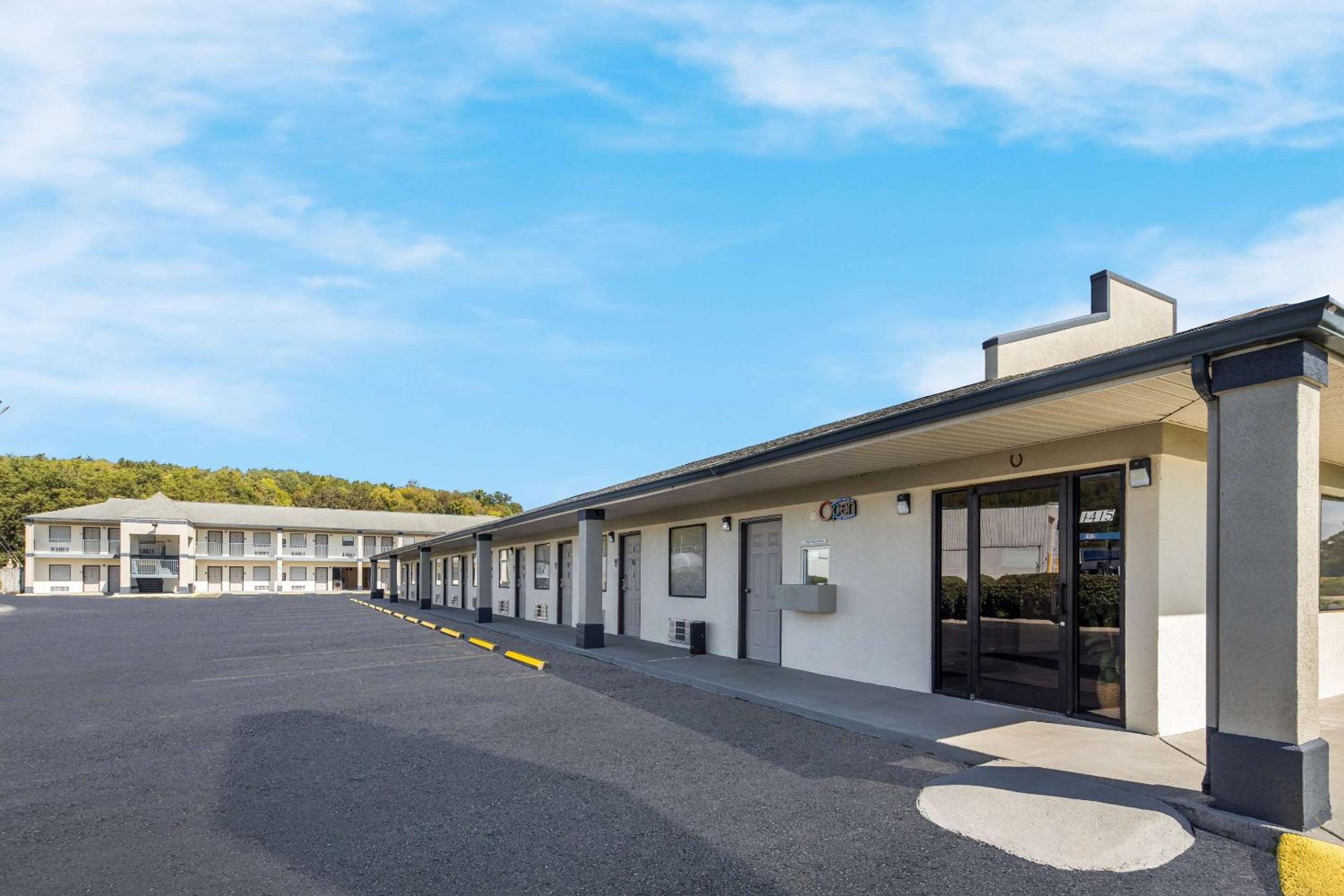 Rodeway Inn Ardmore I-65 view 2