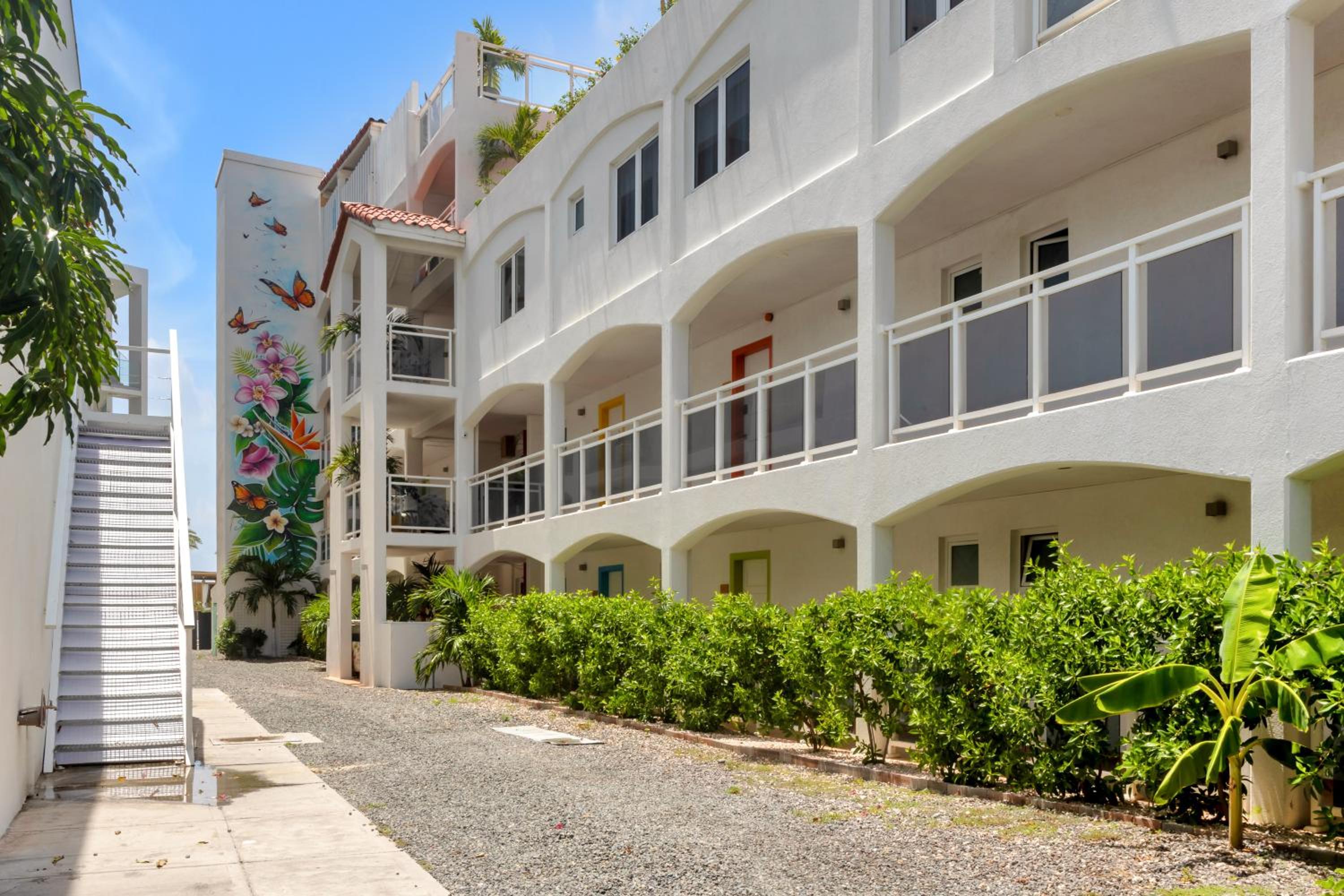 Maho Beach Beautiful Garden Studio view 4