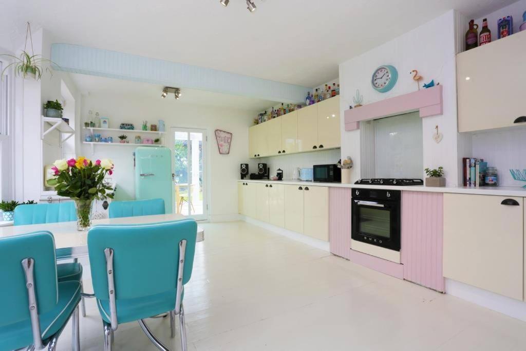 BRIARDENE AT BROADLANDS by BOURNECOAST - A Beautiful Large Family Home with a Garden and Parking in a Popular Area - HB7352 view 5