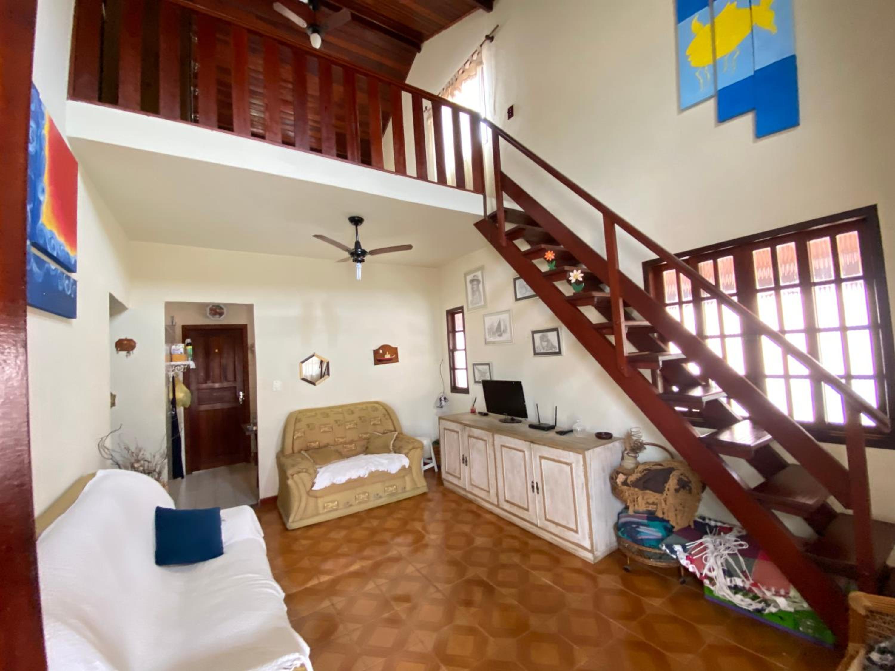 Casa com piscina próxima ao Shopping Park lagos