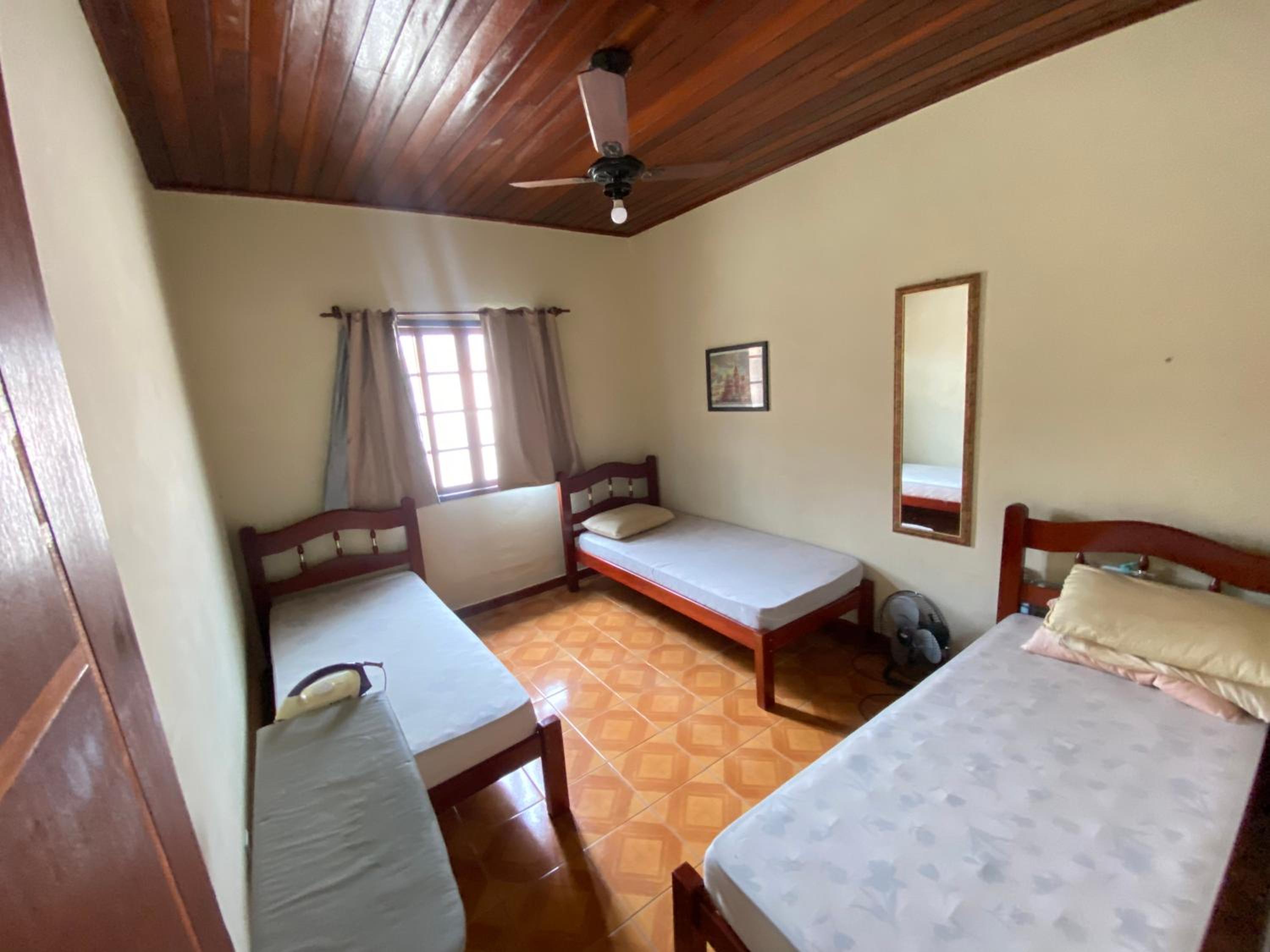 Casa com piscina próxima ao Shopping Park lagos