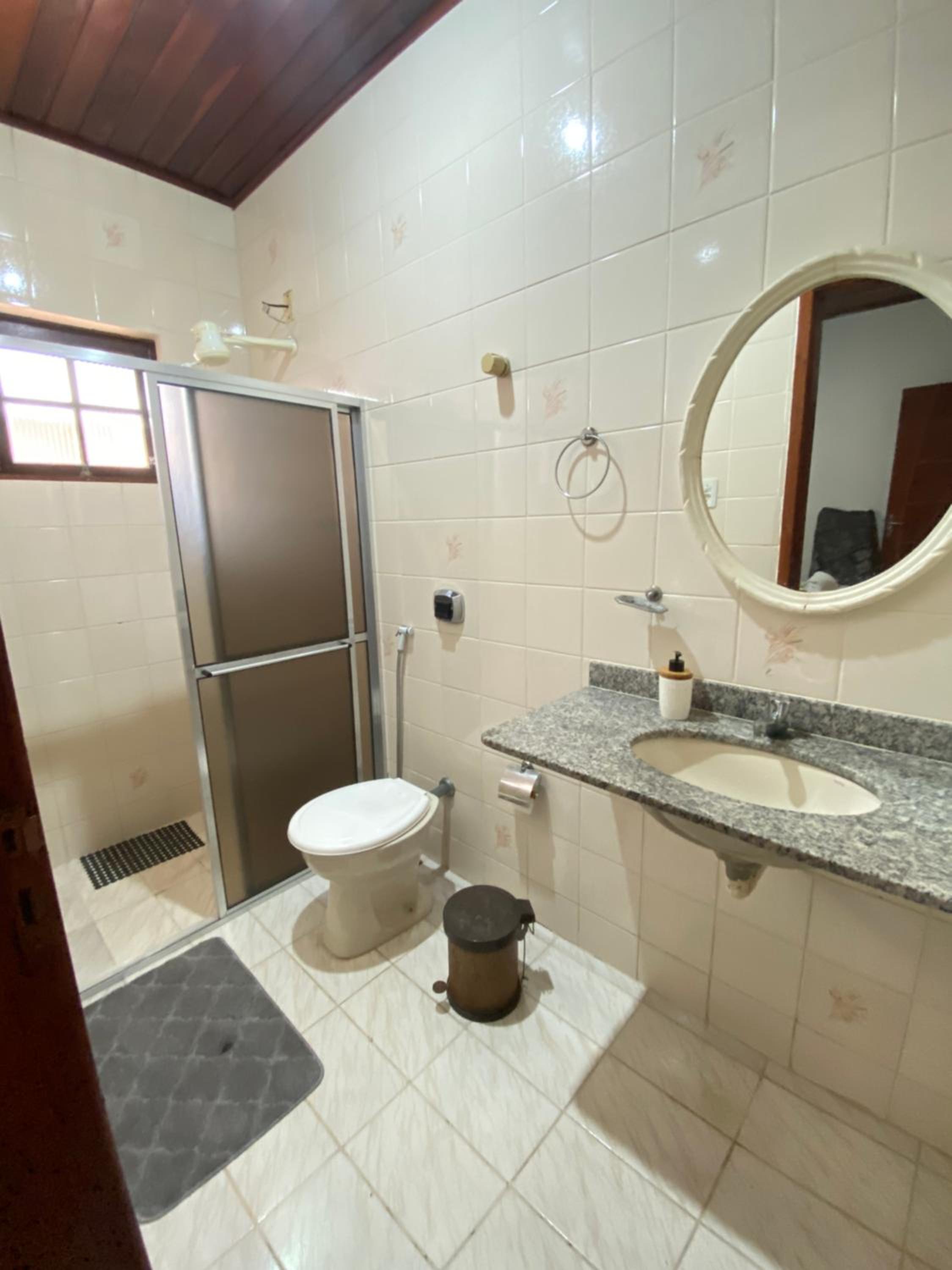 Casa com piscina próxima ao Shopping Park lagos