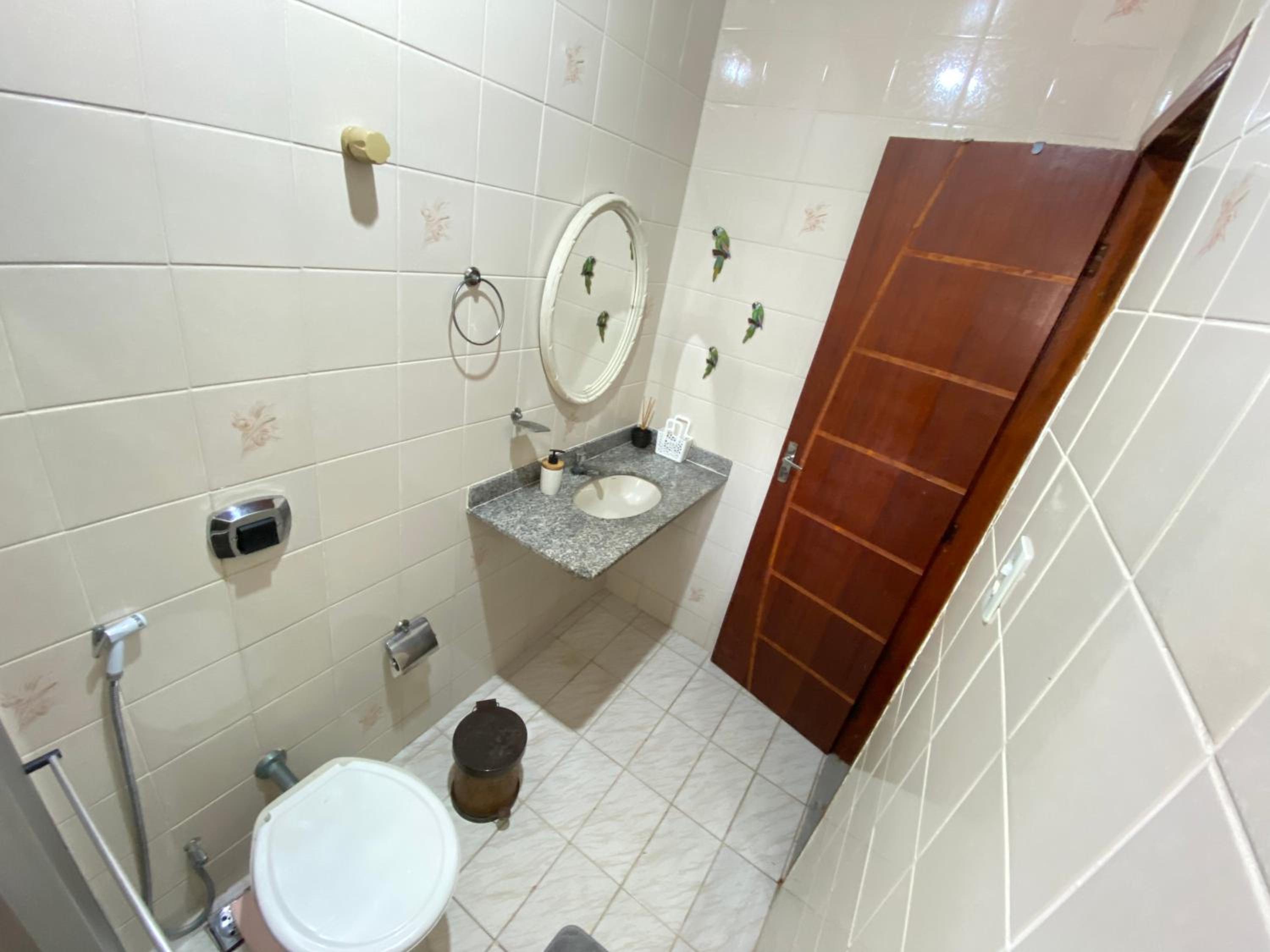 Casa com piscina próxima ao Shopping Park lagos
