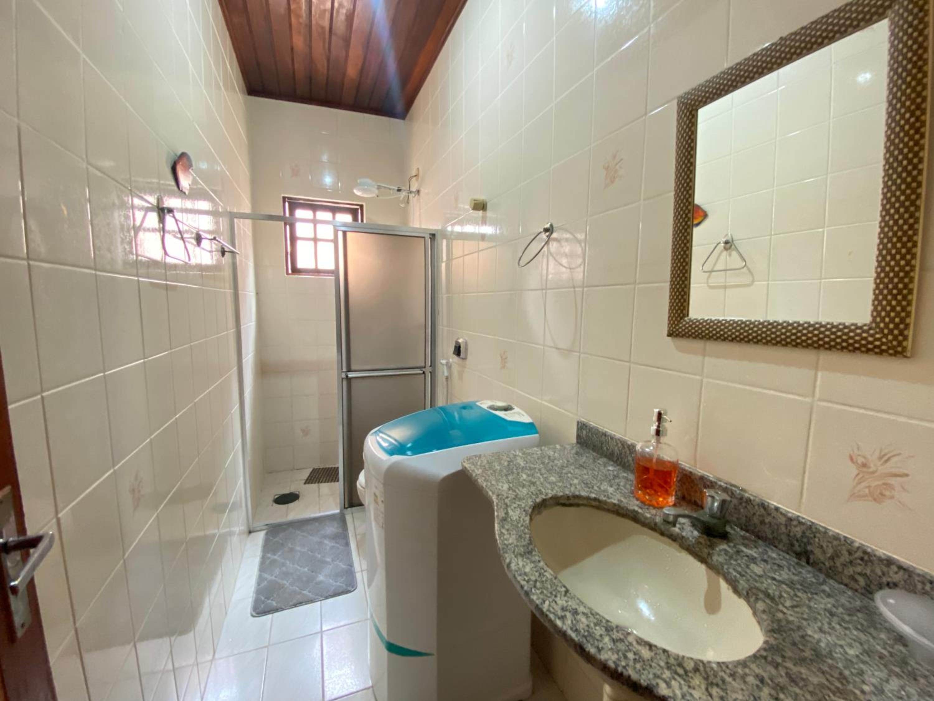 Casa com piscina próxima ao Shopping Park lagos