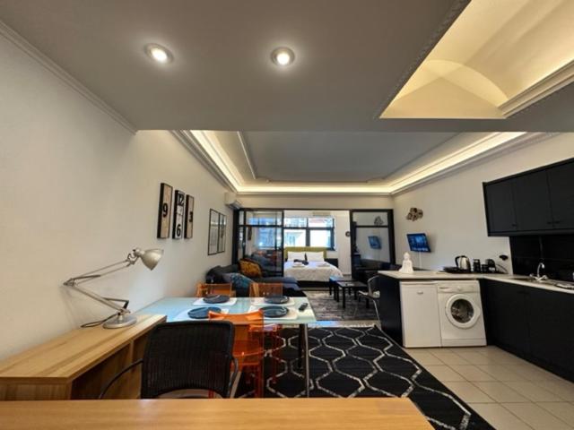 luxury studio archit 14 street photo 5