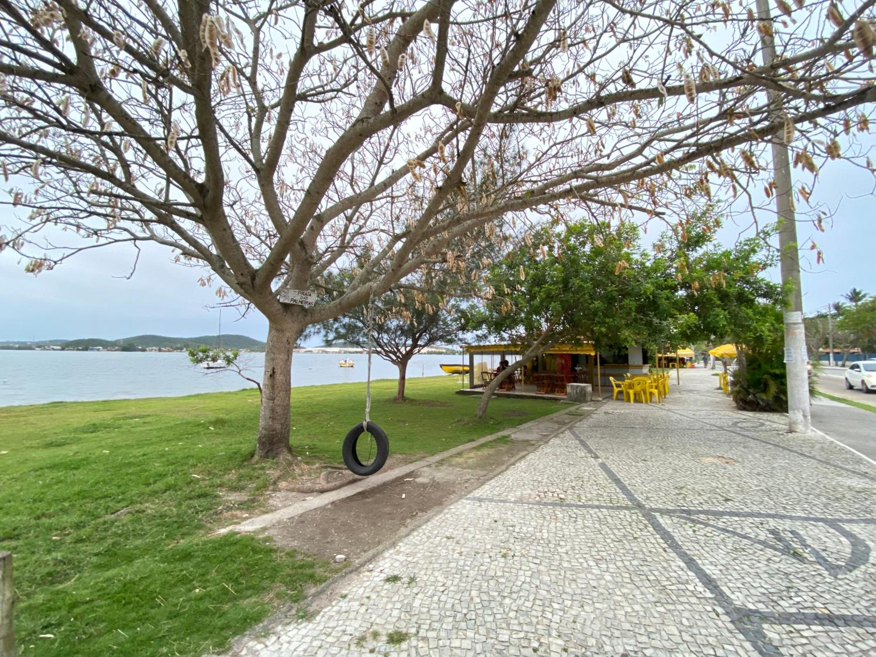 Casa com piscina próxima ao Shopping Park lagos