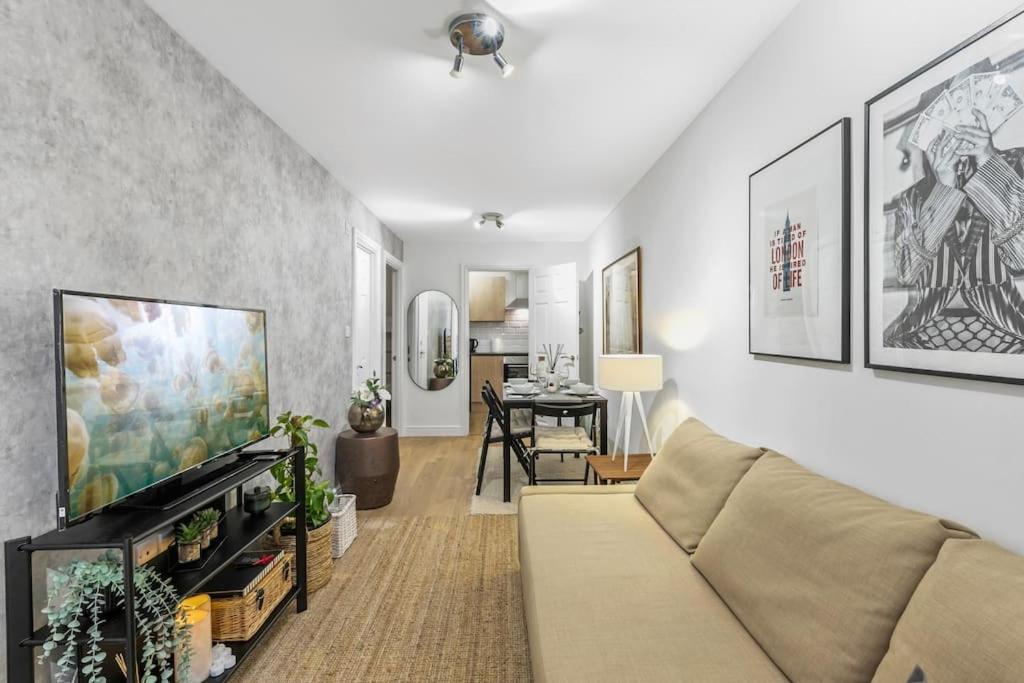 Holiday home 2BR l 2BA With Patio-Sleep 6
