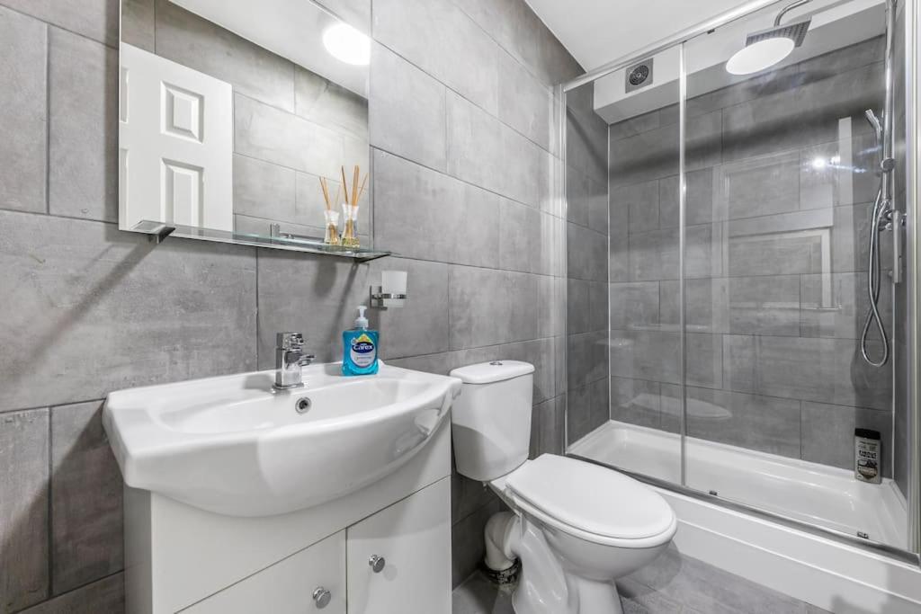 Holiday home 2BR l 2BA With Patio-Sleep 6