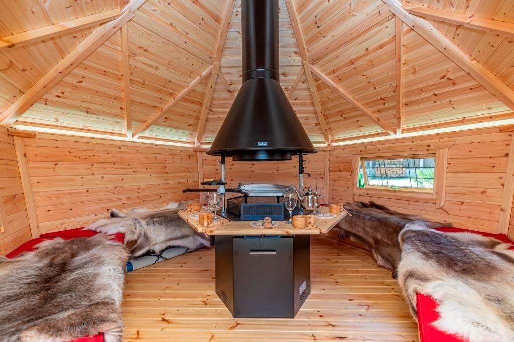 DRIFTWOOD by BOURNECOAST - An Exquisite Chalet Bungalow with a Sauna, BBQ Hut and Garden - HB6339 view 3