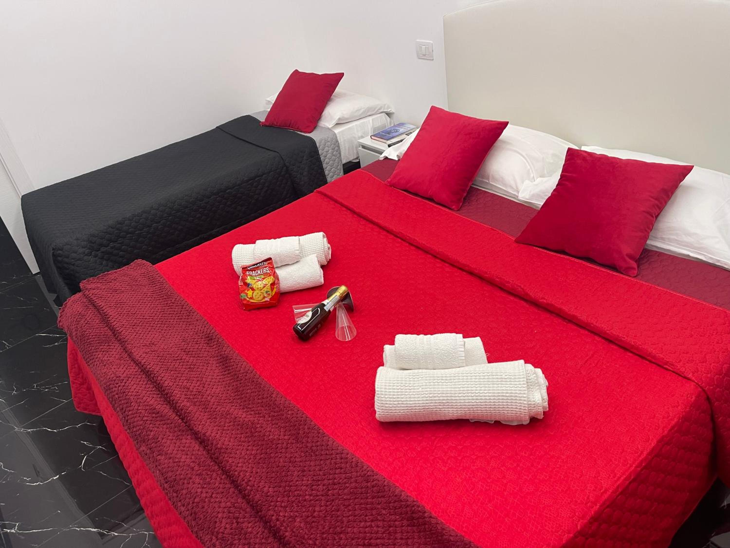 Lux House Naples Airport