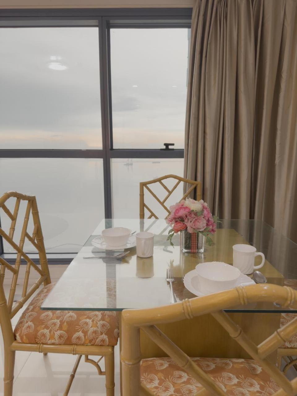 Magnificent View of Manila Bay, Roxas Blvd, US Embassy view 5