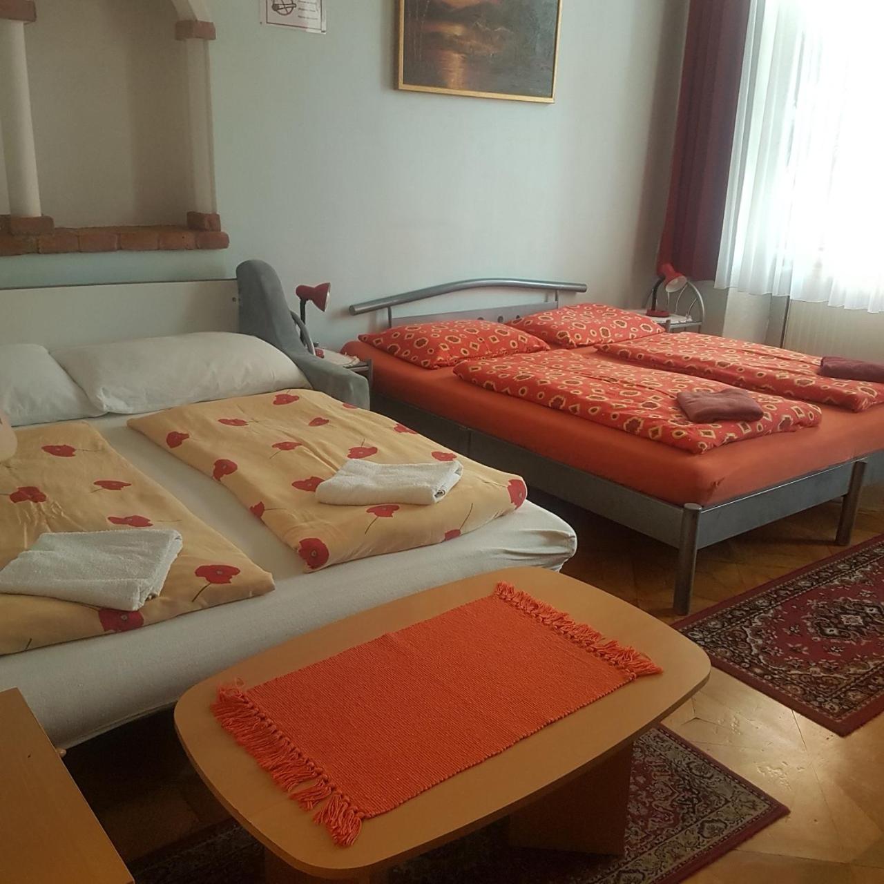 HappyHostel