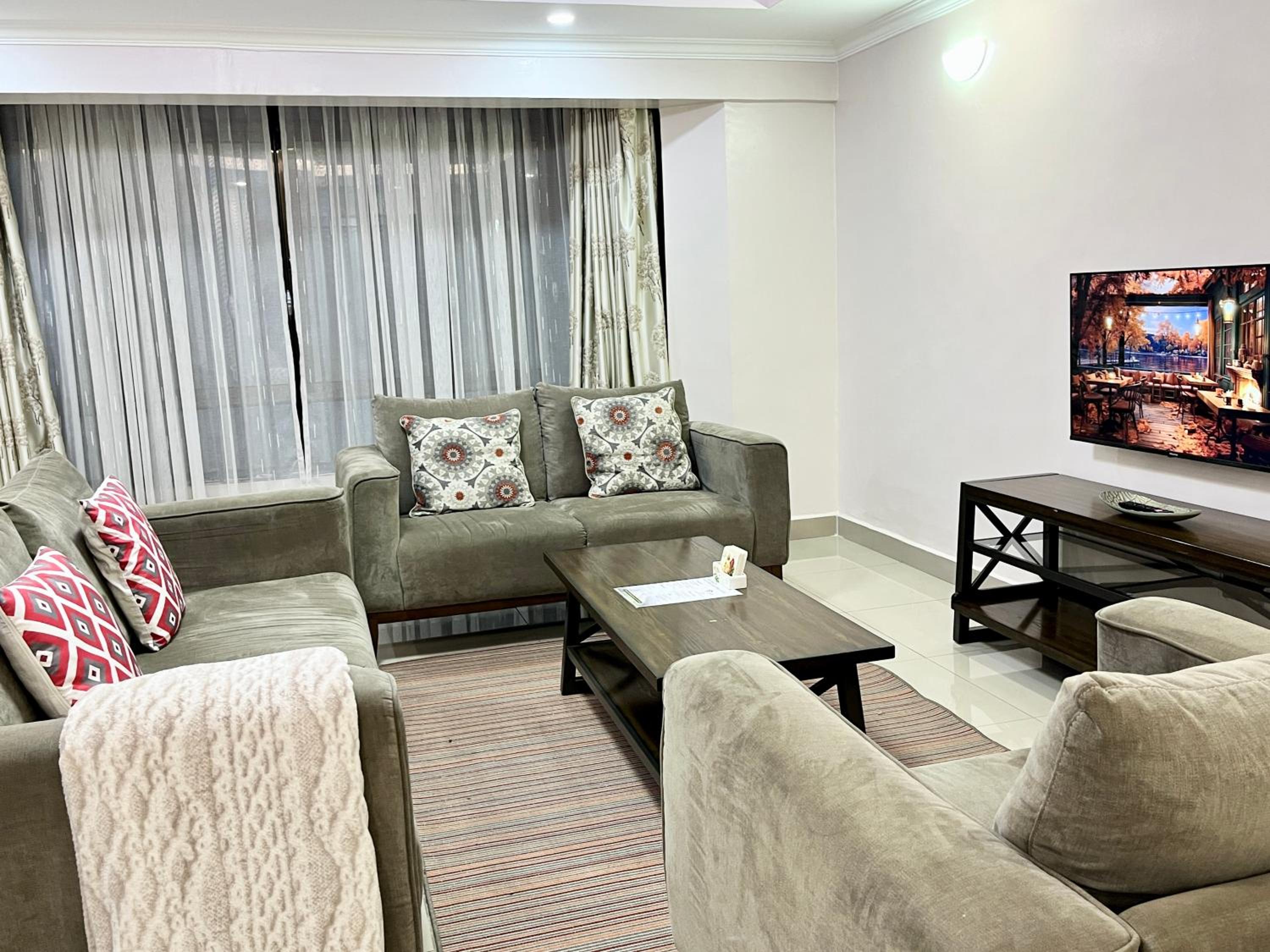 Midtown Executive Suites With Balcony, King Bed, GYM and Pool view 2