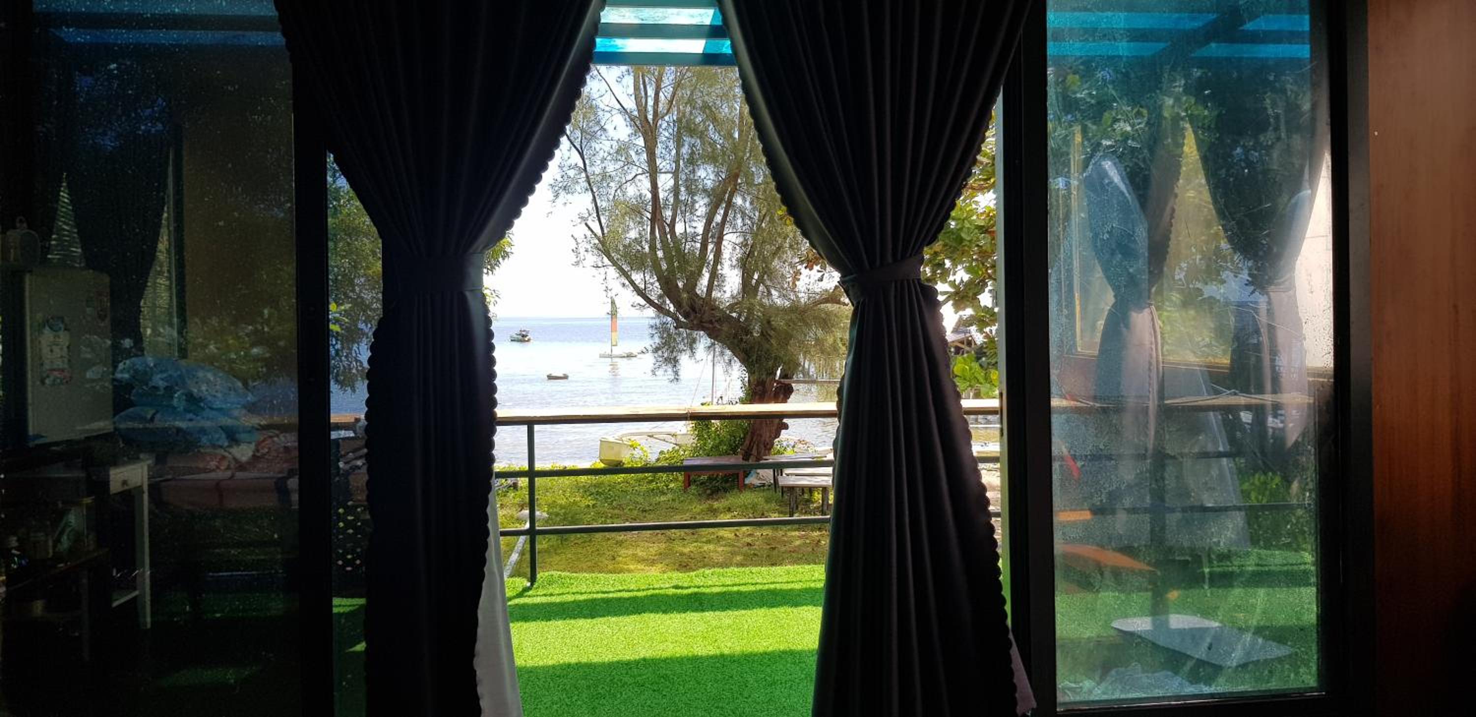 Old Sailor's Sunrise Beach Front House