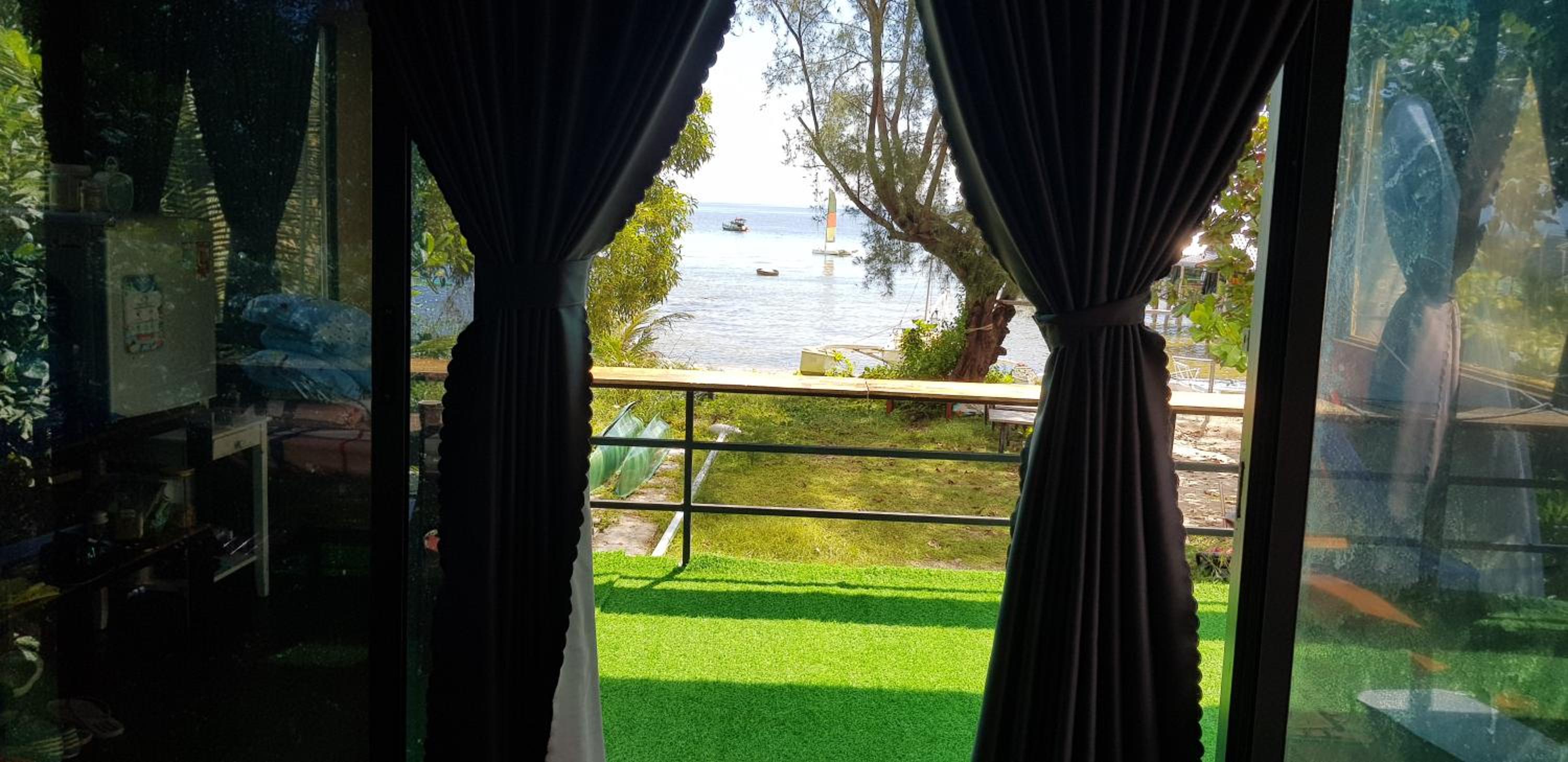 Old Sailor's Sunrise Beach Front House