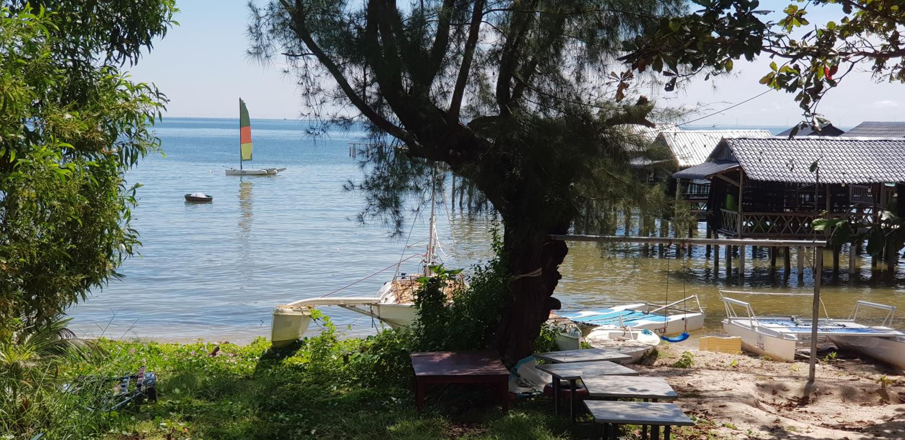 Old Sailor's Sunrise Beach Front House