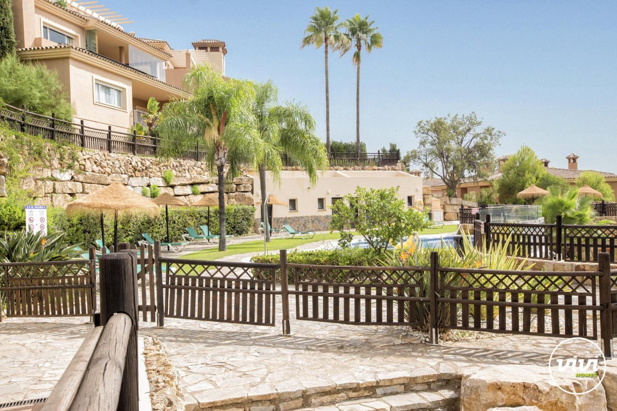 ViVi Homes - Valery Pool, Terrace & Padel